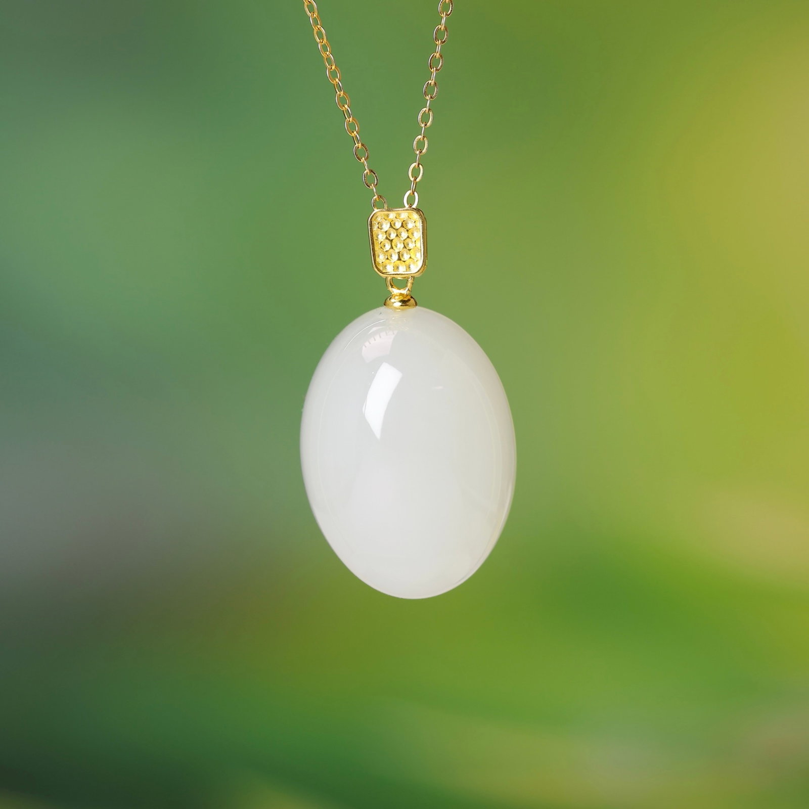 An Exquisite Sterling Silver-Gold Plated Inlaid White Jade Pendant: An Exquisite Sterling Silver-Gold Plated Inlaid White Jade Pendant,Size:18mmx25mm 纯银镀金镶白玉吊坠