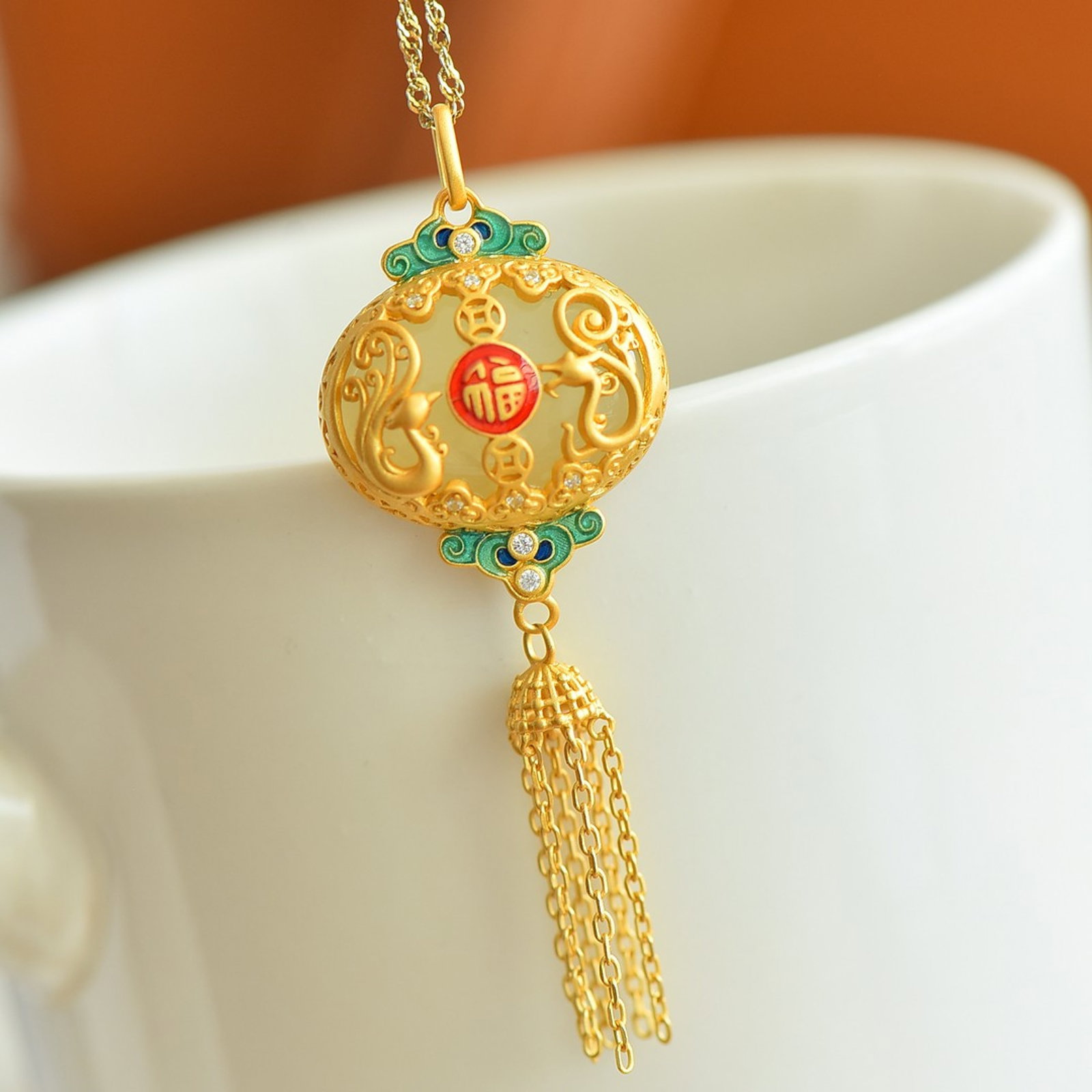 An Exquisite Sterling Silver-Gold Plated Inlaid White Jade Enamel Pendant,Inlaid Gems: An Exquisite Sterling Silver-Gold Plated Inlaid White Jade Enamel Pendant,Inlaid Gems,Size:16mmx18mm 