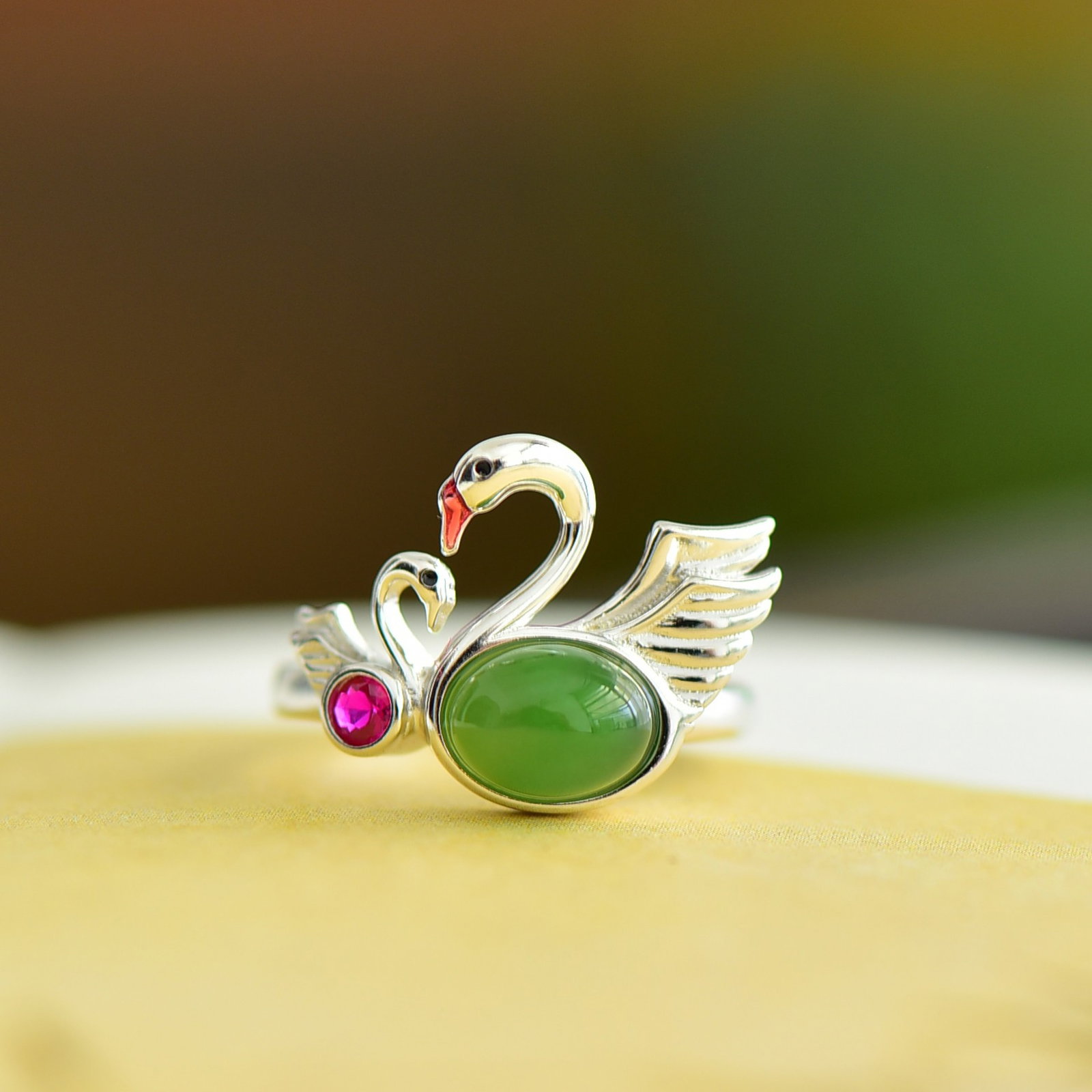 An Exquisite Sterling Silver-Gold Plated Inlaid Jasper Ring: An Exquisite Sterling Silver-Gold Plated Inlaid Jasper Ring,Size:6mmx8mm 纯银镶碧玉戒指