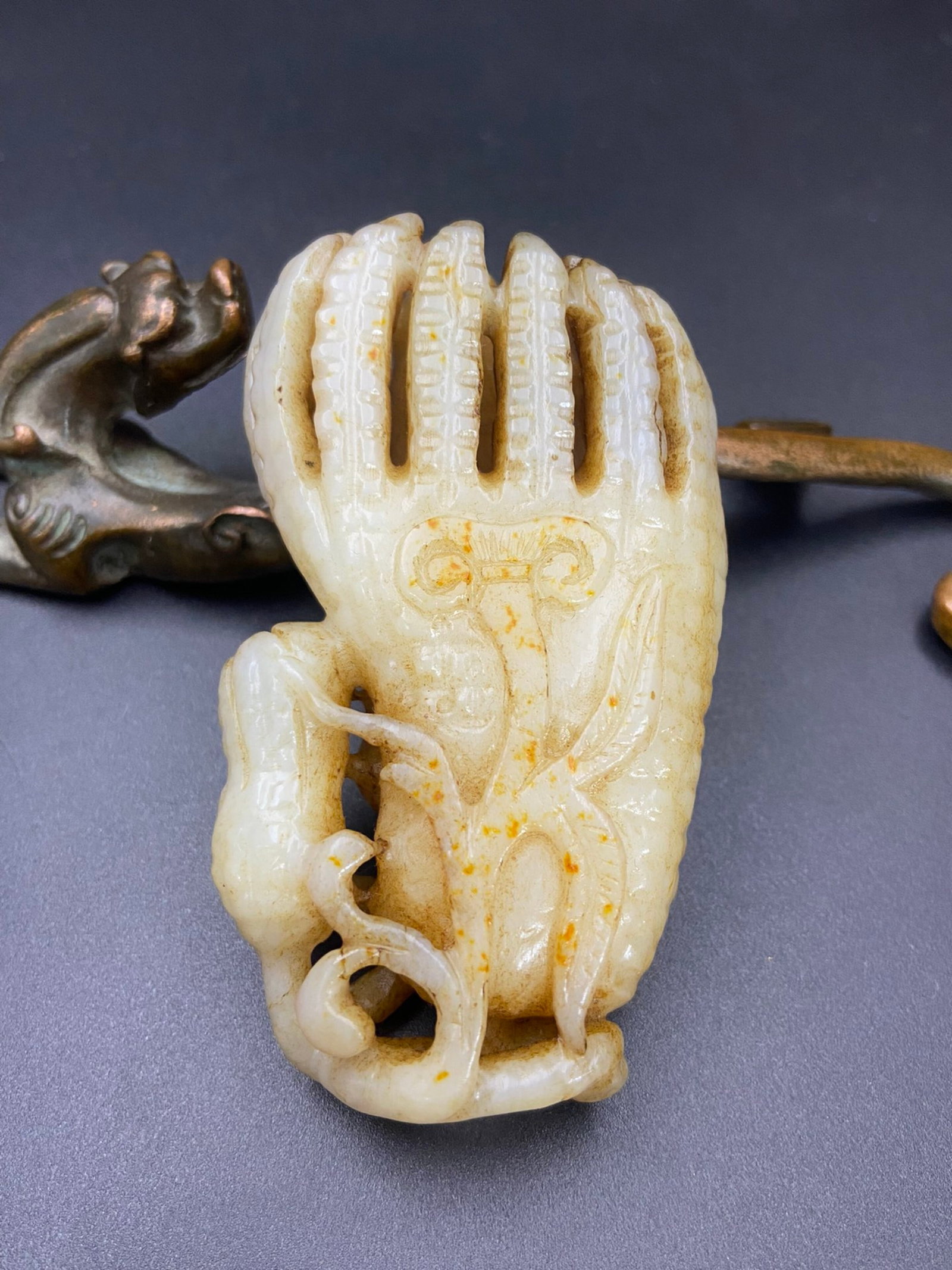 An Exquisite White Jade Ganoderma lucidum Pattern Bergamot Pendant: An Exquisite White Jade Ganoderma lucidum Pattern Bergamot Pendant,Qing Dynasty,China,Size:76.8mmx46mmx18mm,Weight:88g 白玉灵芝纹佛手挂件,中