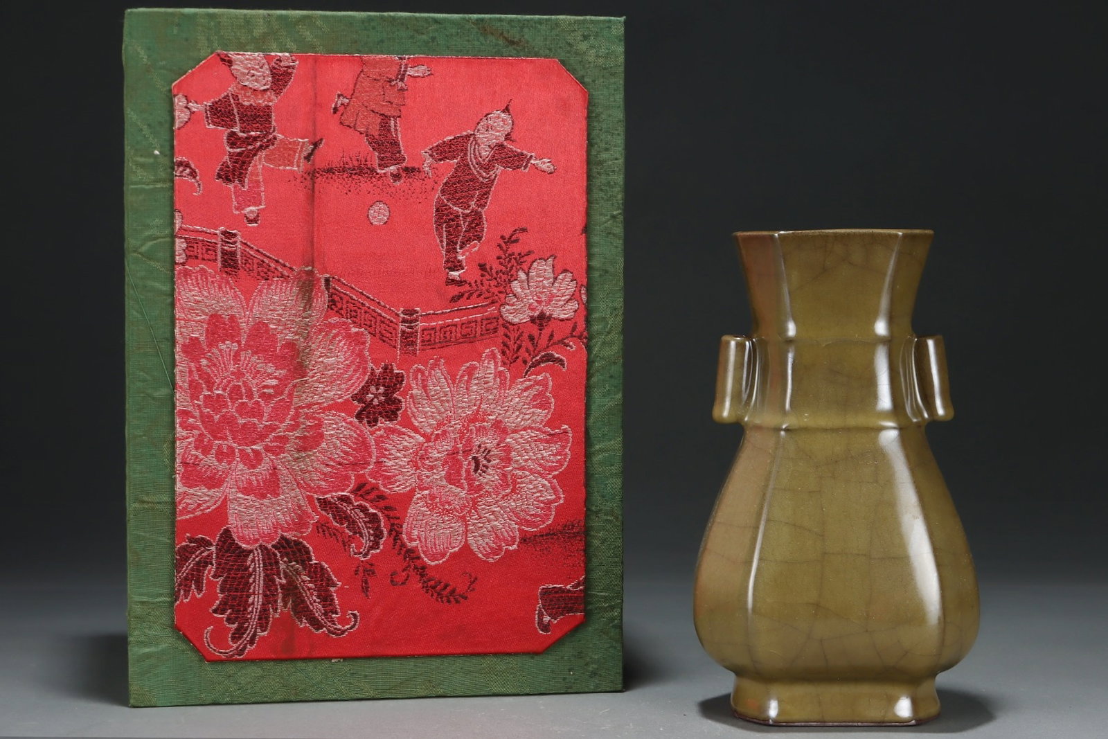 An Exquisite Ge yao Yellow Glazed Double-Ears Vase,with an Imperial Poem by Emperor Qianlong: An Exquisite Ge yao Yellow Glazed Double-Ears Vase,with an Imperial Poem by Emperor Qianlong,Song Dynasty,China,Size:8.7inx5.2in 哥窑黄釉双耳瓶,带ߙ