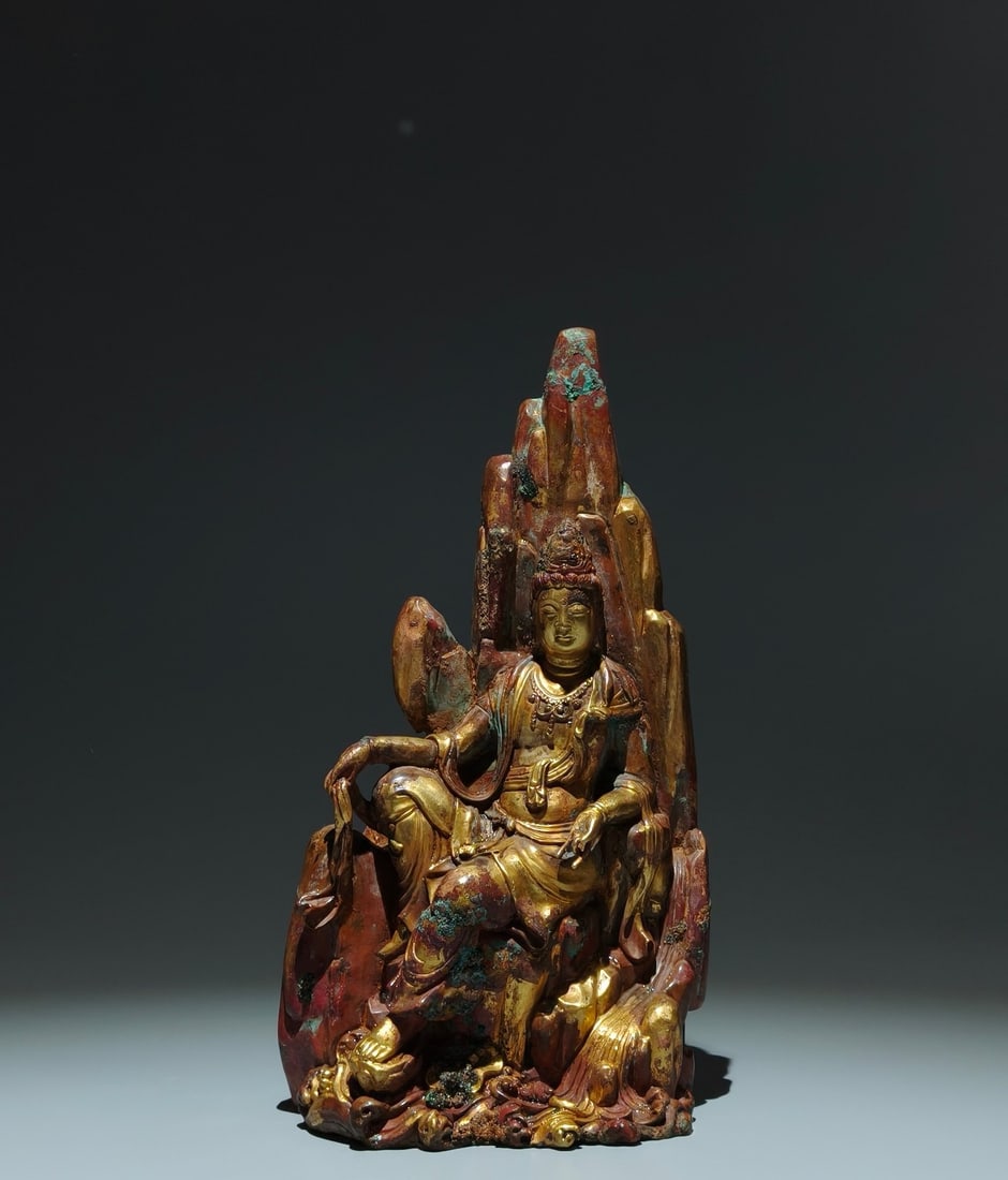 A Solemn Gilt Bronze Statue of Avalokitesvara: A Solemn Gilt Bronze Statue of Avalokitesvara,Tang Dynasty,China,Size:10inx5.1inx4.1in 铜鎏金观音像,中国唐代