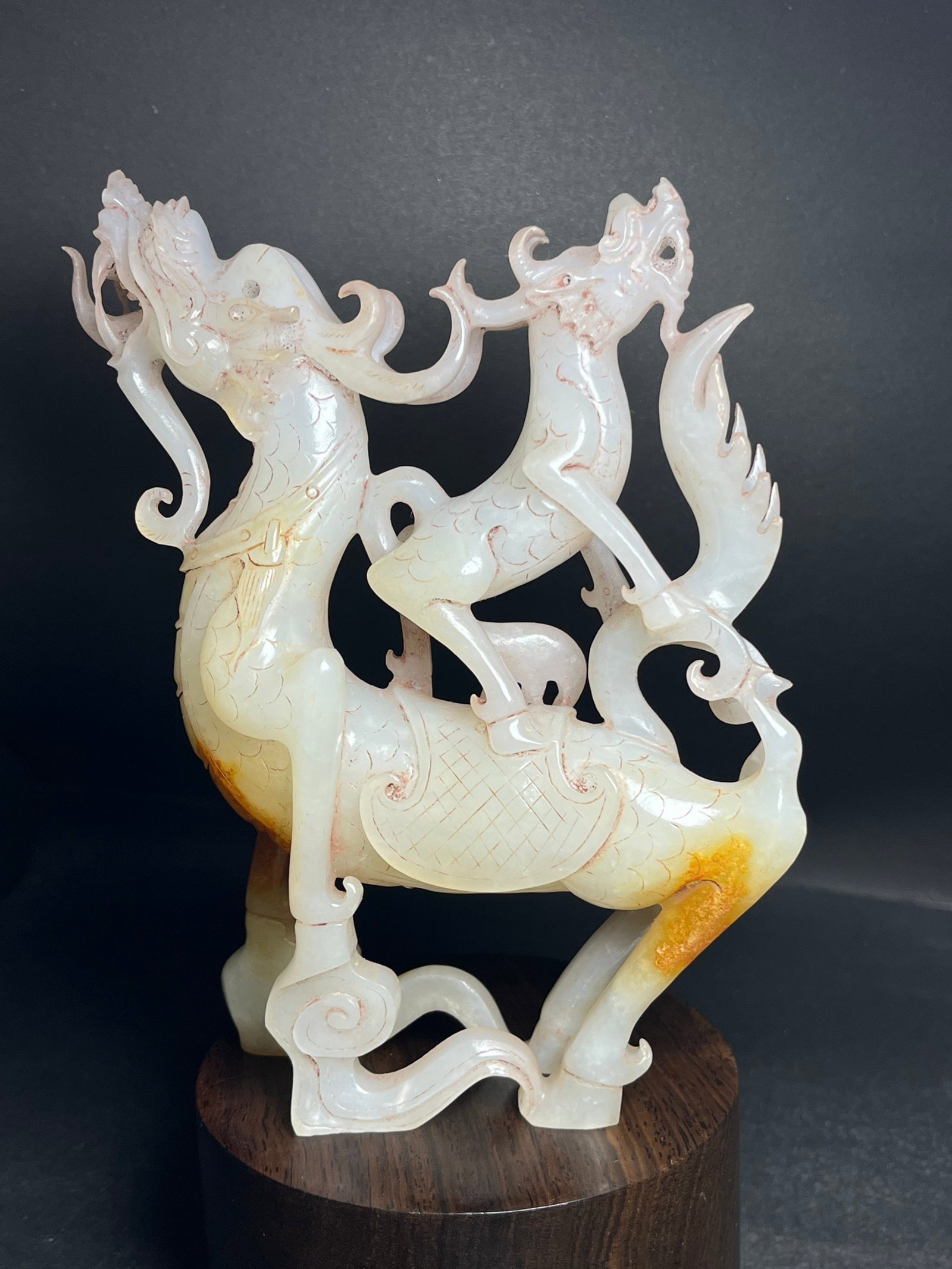 An Exquisite White Jade Dragon Ornament: An Exquisite White Jade Dragon Ornament,Qing Dynasty,China,Size:147mmx37mmx111mm,Weight:378g 白玉龙摆件,中国清代