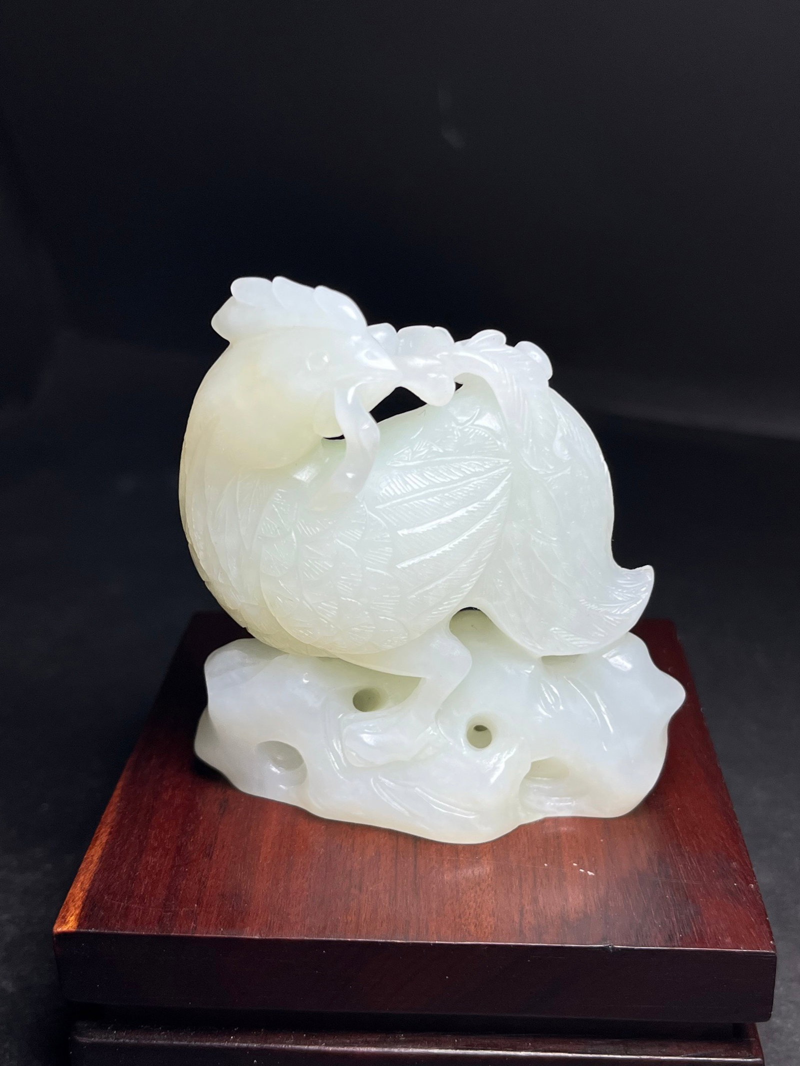 An Exquisite White Jade Rooster Ornament: An Exquisite White Jade Rooster Ornament,Qing Dynasty,China,Size:66mmx27mmx61mm,Weight:116g 白玉公鸡摆件,中国清代