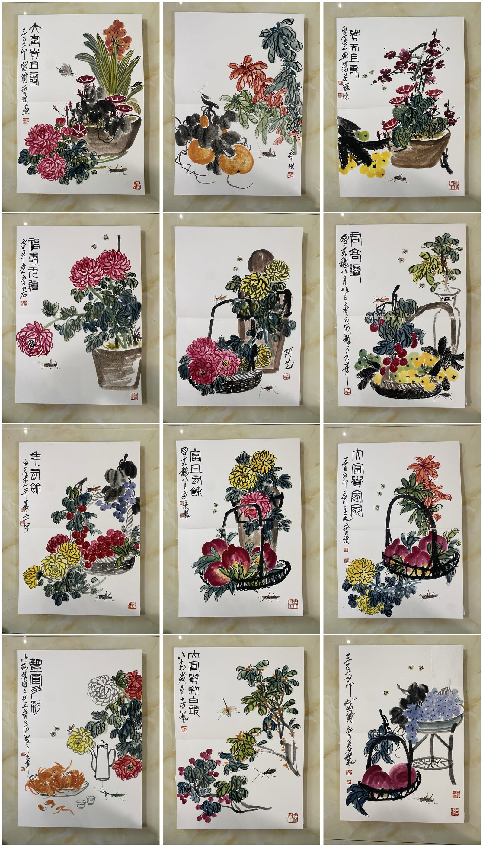 A Chinese Album Ink Painting of Flower and Fruit on Paper,Qi Baishi: A Chinese Album Ink Painting of Flower and Fruit on Paper,Qi Baishi,Size:17.3inx25.2in*12 一本中国水墨花果图画册,齐白ĳ