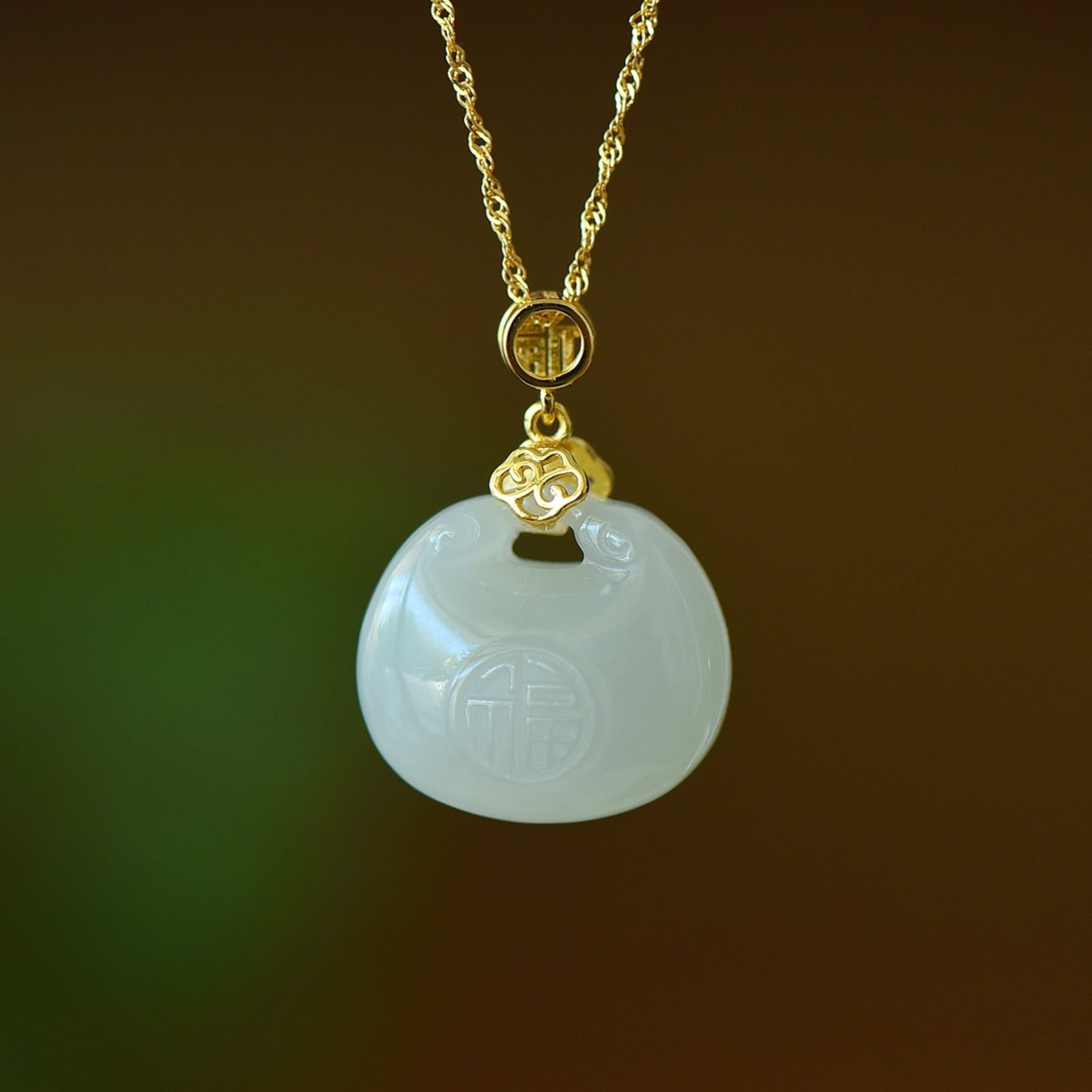 An Exquisite Sterling Silver-Gold Plated Inlaid White Jade Pendant: An Exquisite Sterling Silver-Gold Plated Inlaid White Jade Pendant,Size:19mmx21mm 纯银镀金镶白玉吊坠
