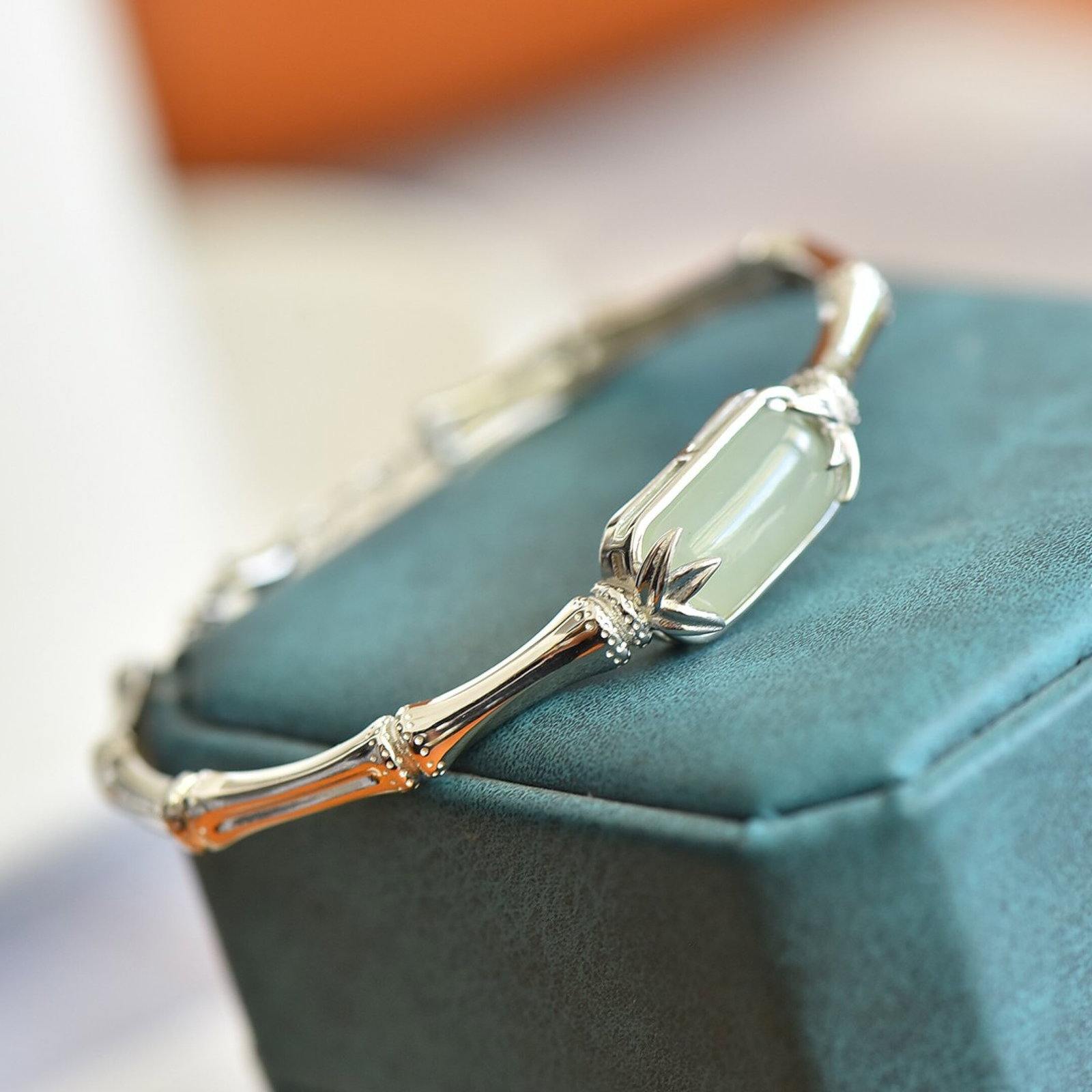 An Exquisite Sterling Silver Inlaid White Jade Pendant,Inlaid Jasper: An Exquisite Sterling Silver Inlaid White Jade Pendant,Inlaid Jasper,Size:9mmx11mm 纯银镶白玉吊坠,嵌碧玉