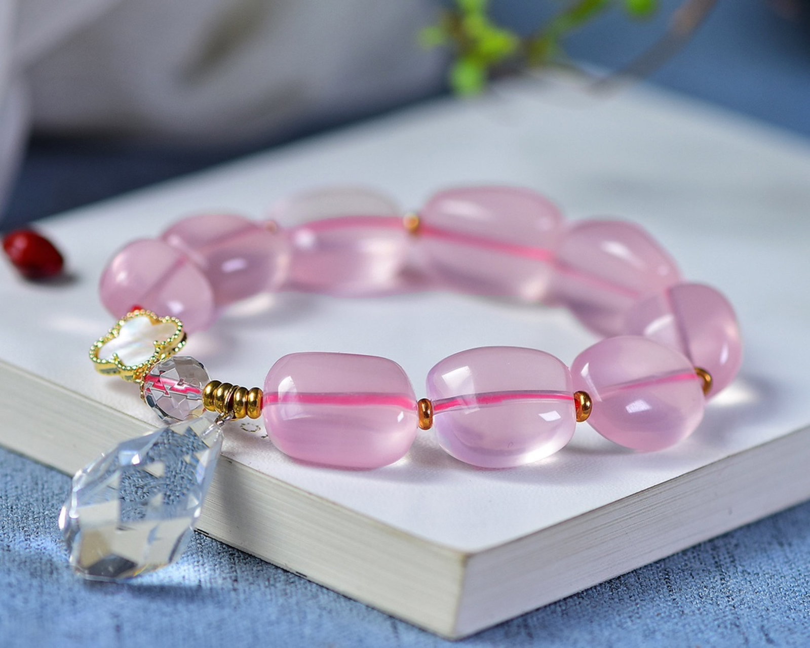 An Exquisite Crystal Bracelets: An Exquisite Crystal Bracelets,Size:20mmx14.5mmx11.6mm,Weight:49.9g 水晶手串