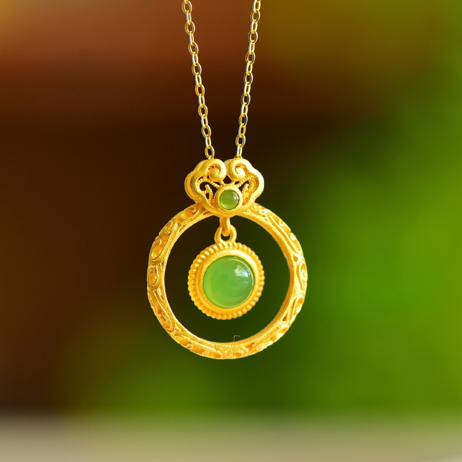An Exquisite Sterling Silver-Gold Plated Inlaid Jasper Pendant: An Exquisite Sterling Silver-Gold Plated Inlaid Jasper Pendant 纯银镀金镶碧玉吊坠