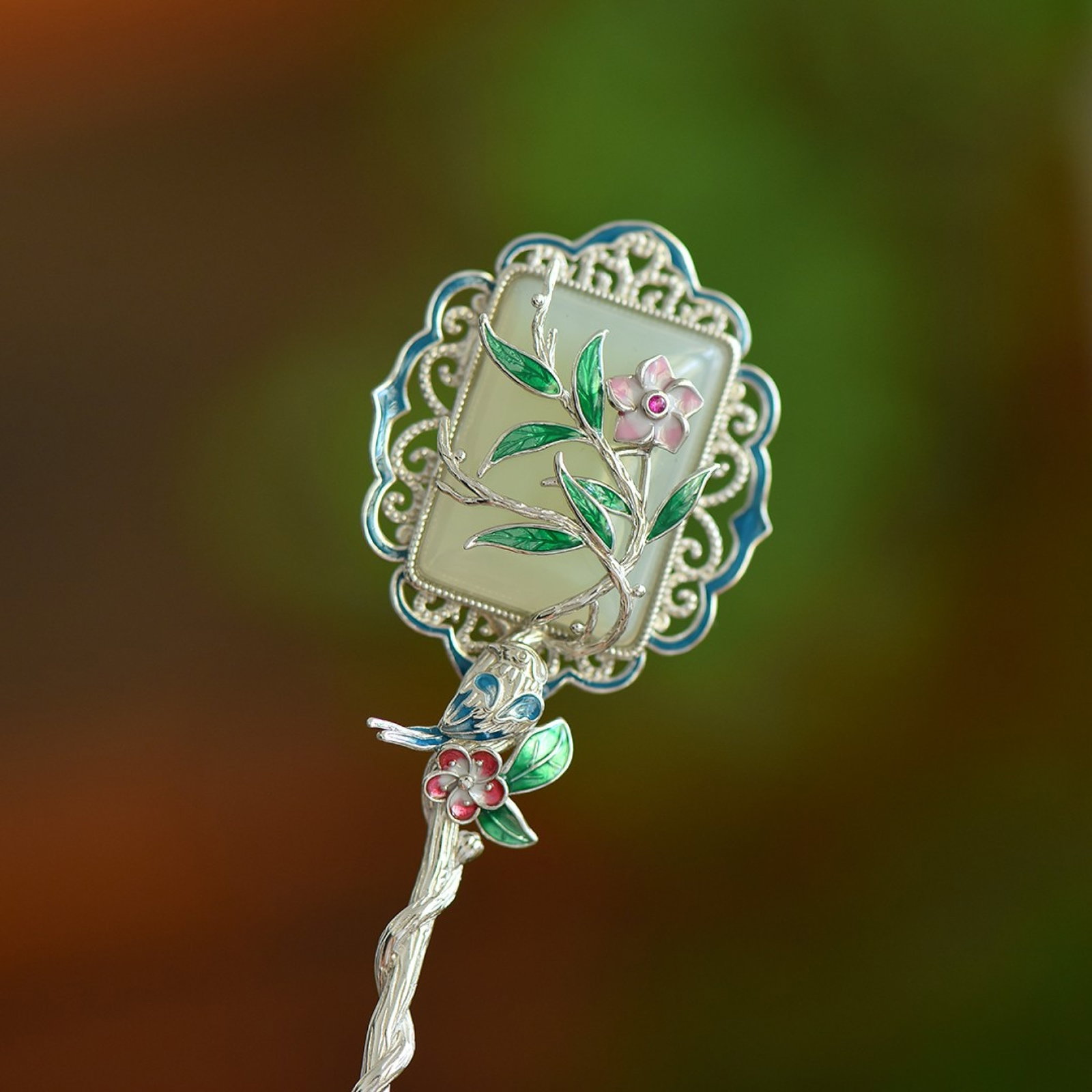 An Exquisite Sterling Silver Inlaid White Jade Hairpin: An Exquisite Sterling Silver Inlaid White Jade Hairpin,Size:18mmx25mm 纯银镶白玉发簪