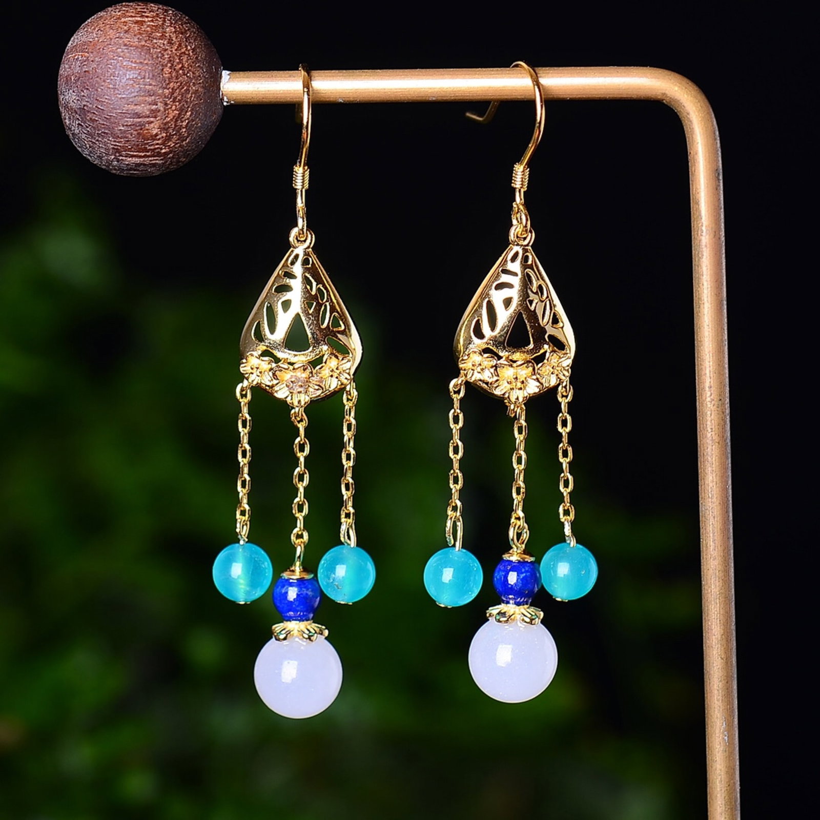 A Pair of Exquisite Sterling Silver-Gold Plated Inlaid White Jade Earrings: A Pair of Exquisite Sterling Silver-Gold Plated Inlaid White Jade Earrings,Size:8mmx8mm 一对纯银镀金镶白玉耳环