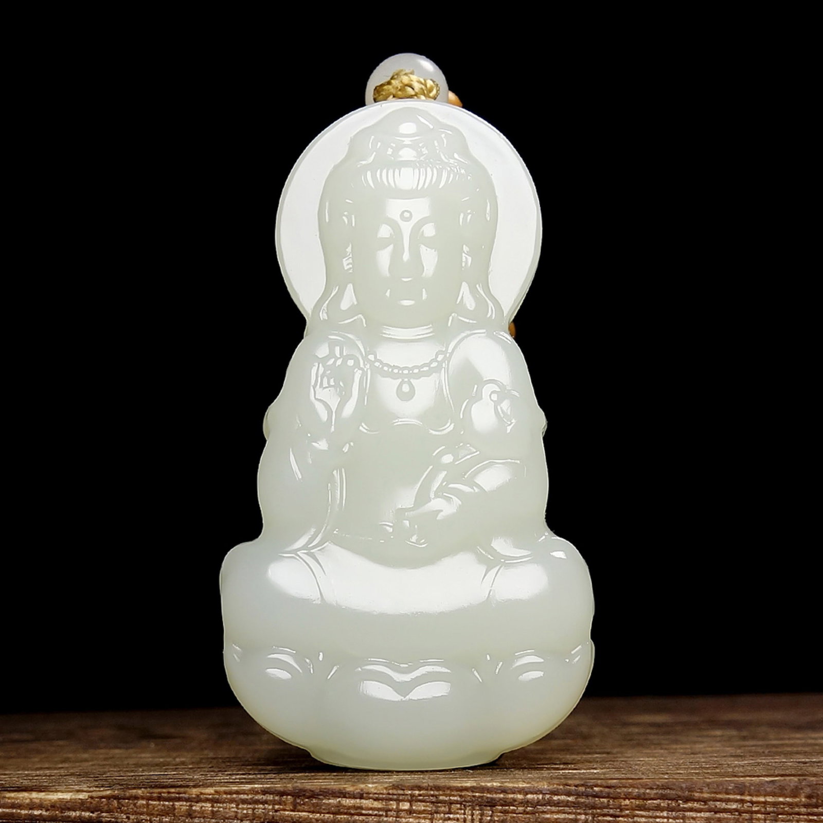An Exquisite White Jade Statue of Avalokitesvara Pendant: An Exquisite White Jade Statue of Avalokitesvara Pendant,Size:47mmx26mmx8mm 白玉观音像挂件