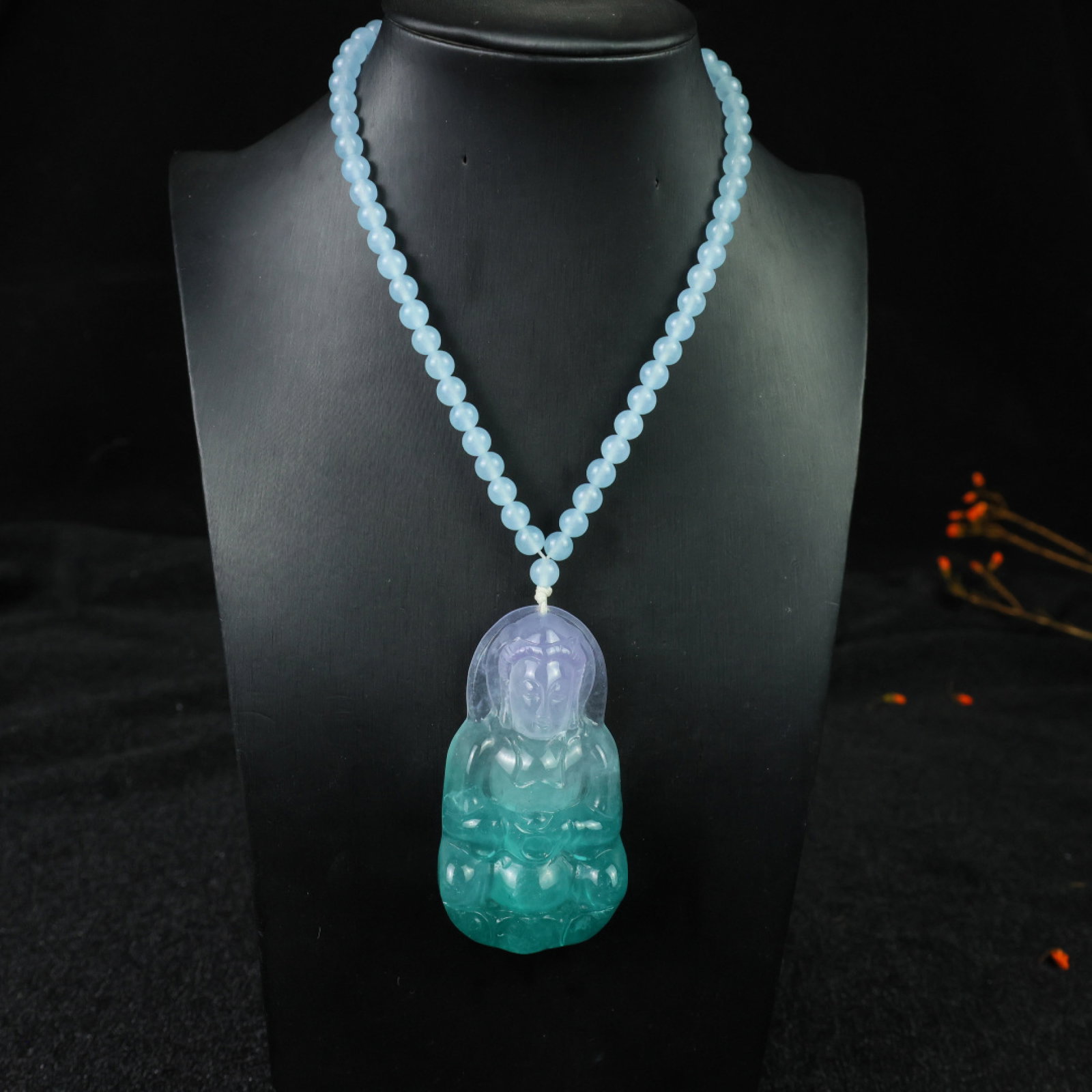 An Exquisite Jadeite Avalokitesvara Pattern Pendant: An Exquisite Jadeite Avalokitesvara Pattern Pendant，Size:75mmx45mmx13mm 翡翠观音像纹挂件