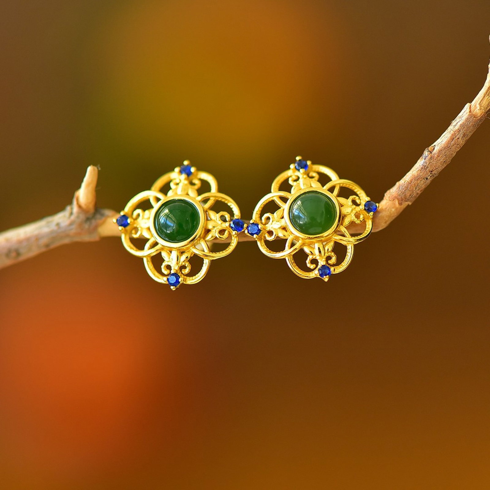 A Pair of Exquisite Sterling Silver-Gold Plated Inlaid Jasper Earrings: A Pair of Exquisite Sterling Silver-Gold Plated Inlaid Jasper Earrings 一对纯银镀金镶碧玉耳环