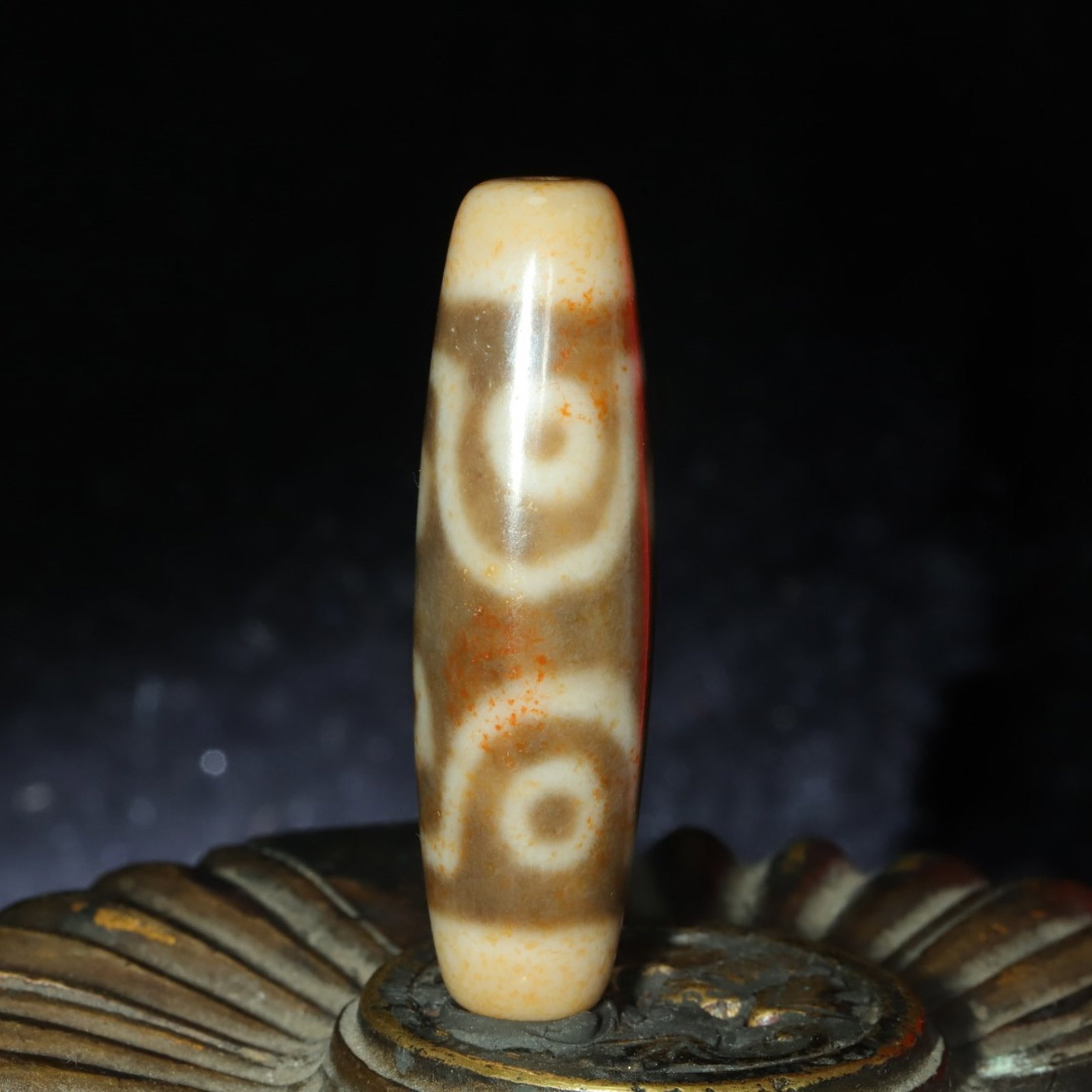 An Exquisite Seven Eyes Dzi Bead Pendant: An Exquisite Seven Eyes Dzi Bead Pendant，Size：45mmx13mm，Weight：13g 七眼天珠挂件