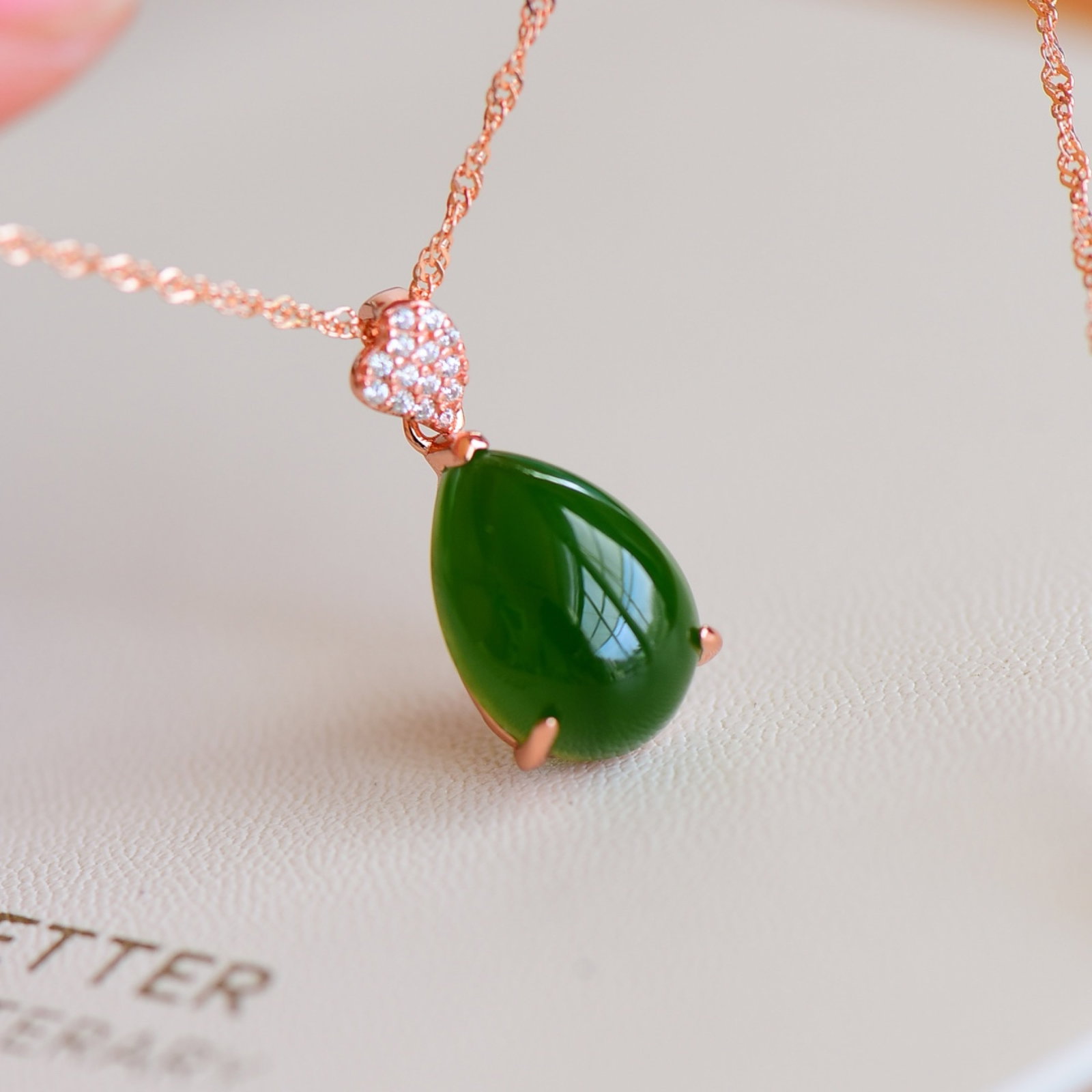 An Exquisite Sterling Silver-Gold Plated Inlaid Jasper Pendant,Inlaid Diamond: An Exquisite Sterling Silver-Gold Plated Inlaid Jasper Pendant,Inlaid Diamond,Size:10mmx14mm 纯银镀金镶碧玉吊坠,嵌钻石