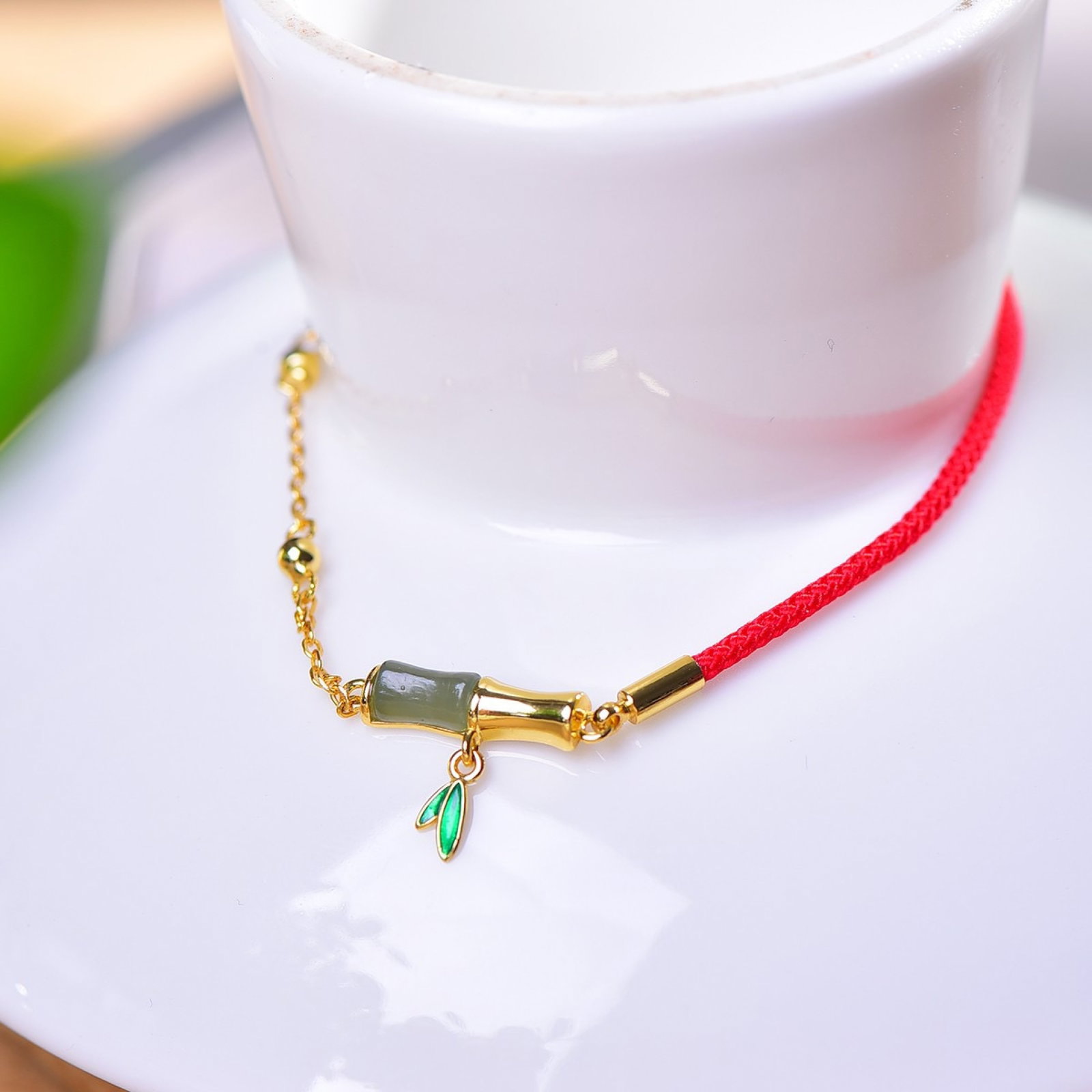 An Exquisite Sterling Silver-Gold Plated Inlaid Sapphire Bracelets: An Exquisite Sterling Silver-Gold Plated Inlaid Sapphire Bracelets,Size:5mmx7mm 纯银镀金镶青玉手链