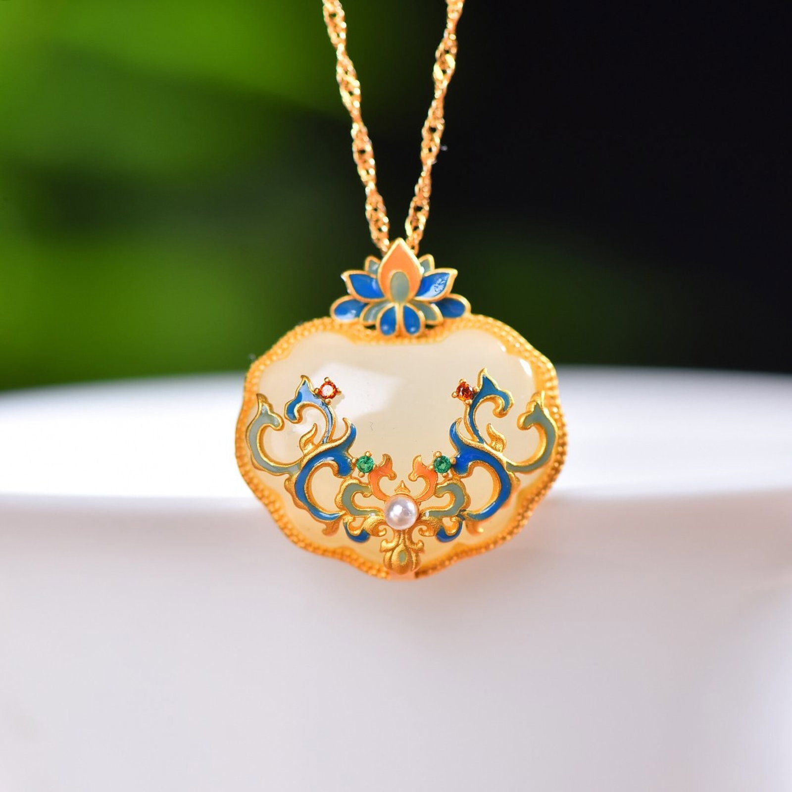An Exquisite Sterling Silver-Gold Plated Inlaid White Jade Enamel Pendant: An Exquisite Sterling Silver-Gold Plated Inlaid White Jade Enamel Pendant,Size:16mmx22mm 纯银镀金镶白玉珐琅吊坠