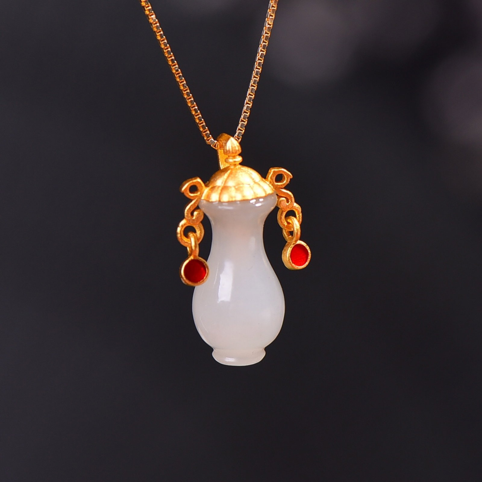 An Exquisite Sterling Silver-Gold Plated Inlaid White Jade Pendant: An Exquisite Sterling Silver-Gold Plated Inlaid White Jade Pendant,Size:8mmx15mm 纯银镀金镶白玉吊坠