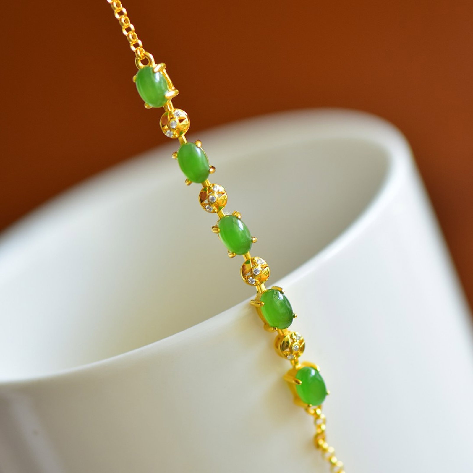 An Exquisite Sterling Silver-Gold Plated Inlaid Jasper Bracelet,Inlaid Diamonds: An Exquisite Sterling Silver-Gold Plated Inlaid Jasper Bracelet,Inlaid Diamonds,Size:4mmx6mm 纯银镀金镶碧玉手链,嵌钻石