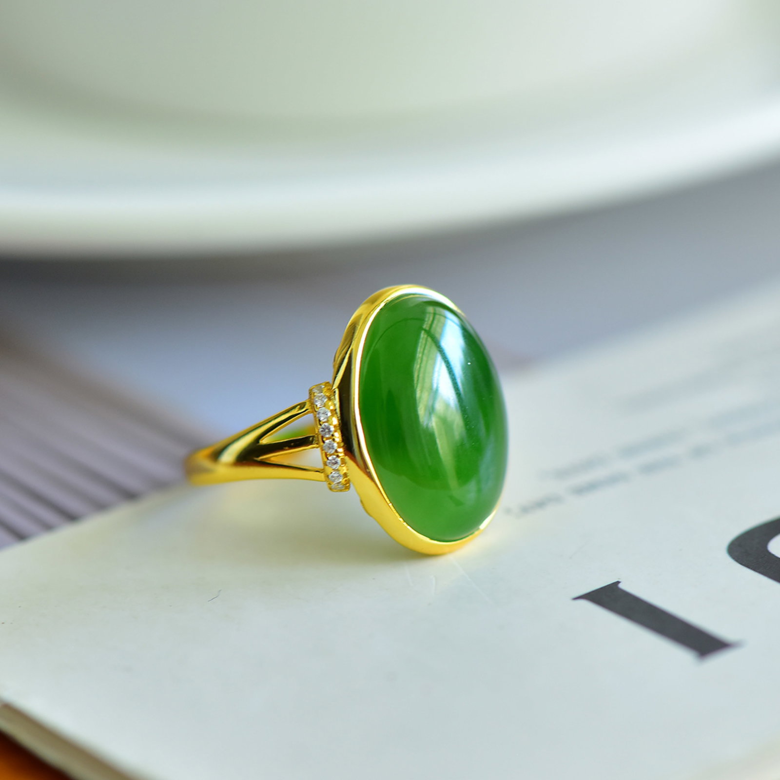 An Exquisite Sterling Silver-Gold Plated Inlaid Jasper Ring,Inlaid Diamond: An Exquisite Sterling Silver-Gold Plated Inlaid Jasper Ring,Inlaid Diamond,Size:13mmx18mm 纯银镀金镶碧玉戒指,嵌钻石