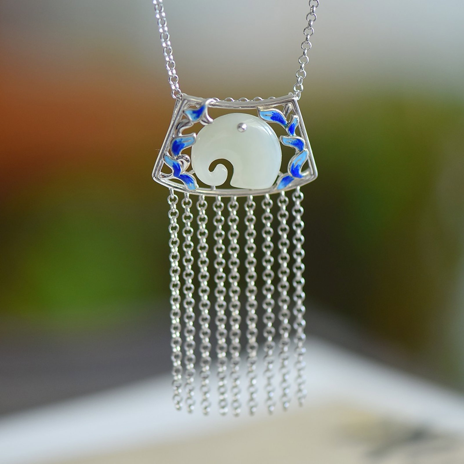 An Exquisite Sterling Silver Inlaid White Jade Enamel Pendant: An Exquisite Sterling Silver Inlaid White Jade Enamel Pendant,Size:15mmx17mm 纯银镶白玉珐琅吊坠