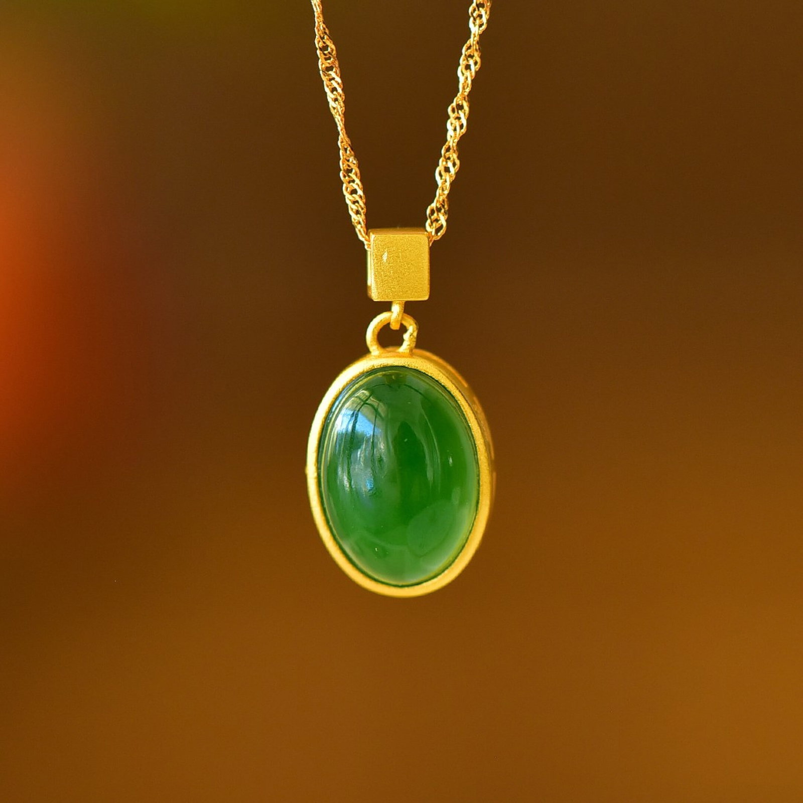 An Exquisite Sterling Silver-Gold Plated Inlaid Jasper Pendant: An Exquisite Sterling Silver-Gold Plated Inlaid Jasper Pendant,Size:10mmx18mm 纯银镀金镶碧玉吊坠