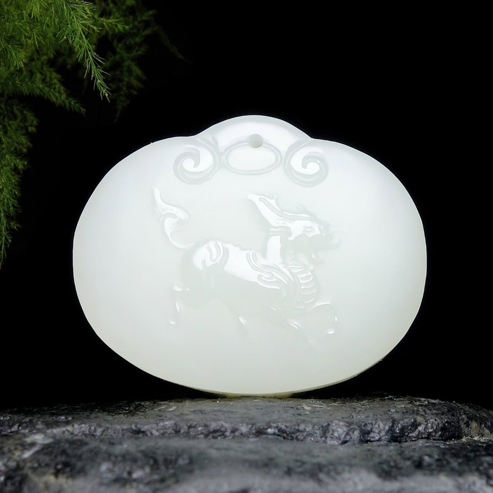 An Exquisite White Jade Kylin Pattern Pendant: An Exquisite White Jade Kylin Pattern Pendant,Size:31mmx25mmx8mm 白玉麒麟纹挂件