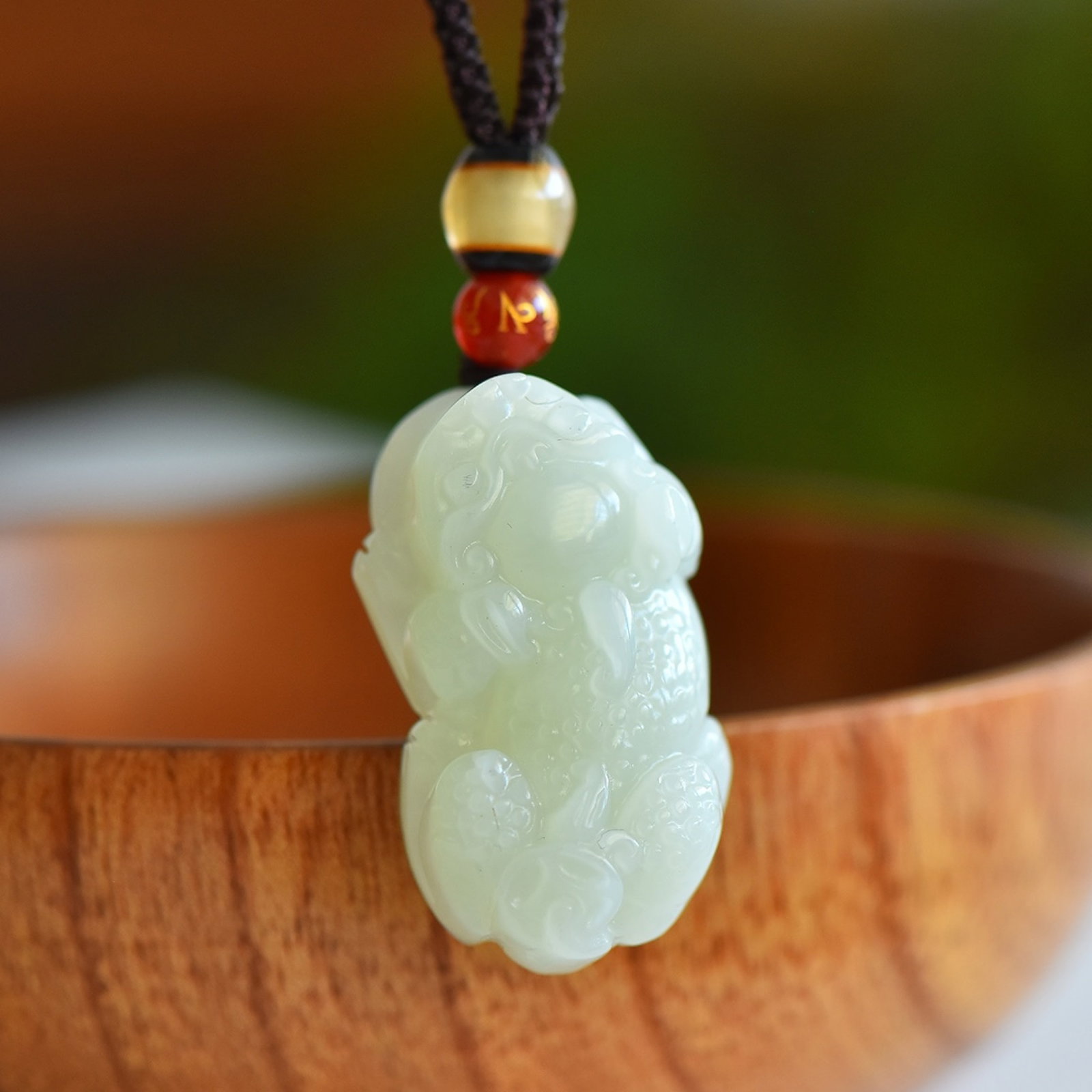 An Exquisite White Jade Auspicious Beast Pendant: An Exquisite White Jade Auspicious Beast Pendant,Size:.39mmx20mmx15mm 白玉瑞兽吊坠