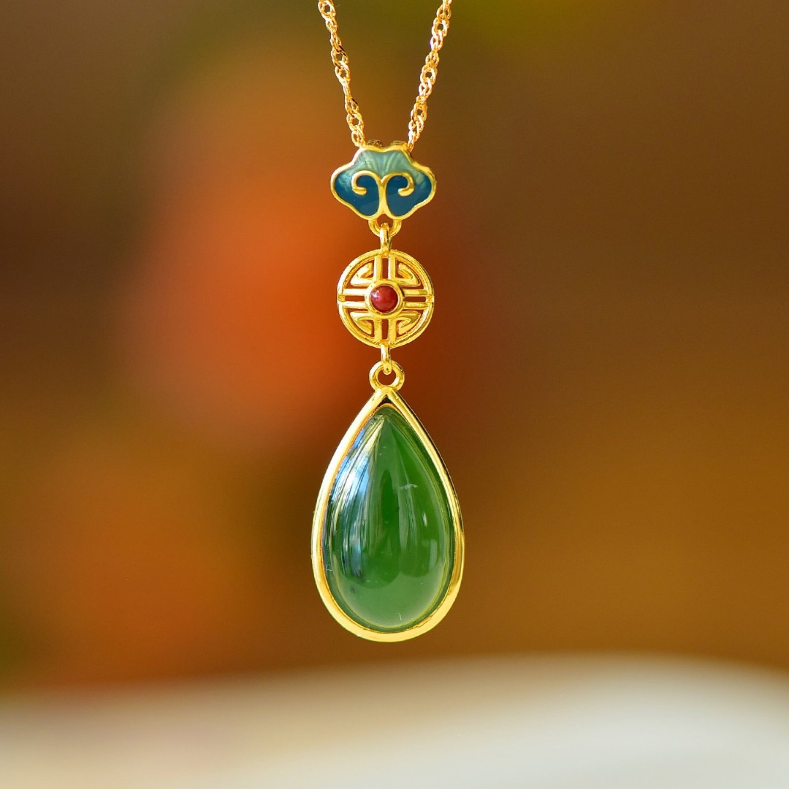 An Exquisite Sterling Silver-Gold Plated Inlaid Jasper Pendant: An Exquisite Sterling Silver-Gold Plated Inlaid Jasper Pendant,Size:10mmx18mm 纯银镀金镶碧玉吊坠