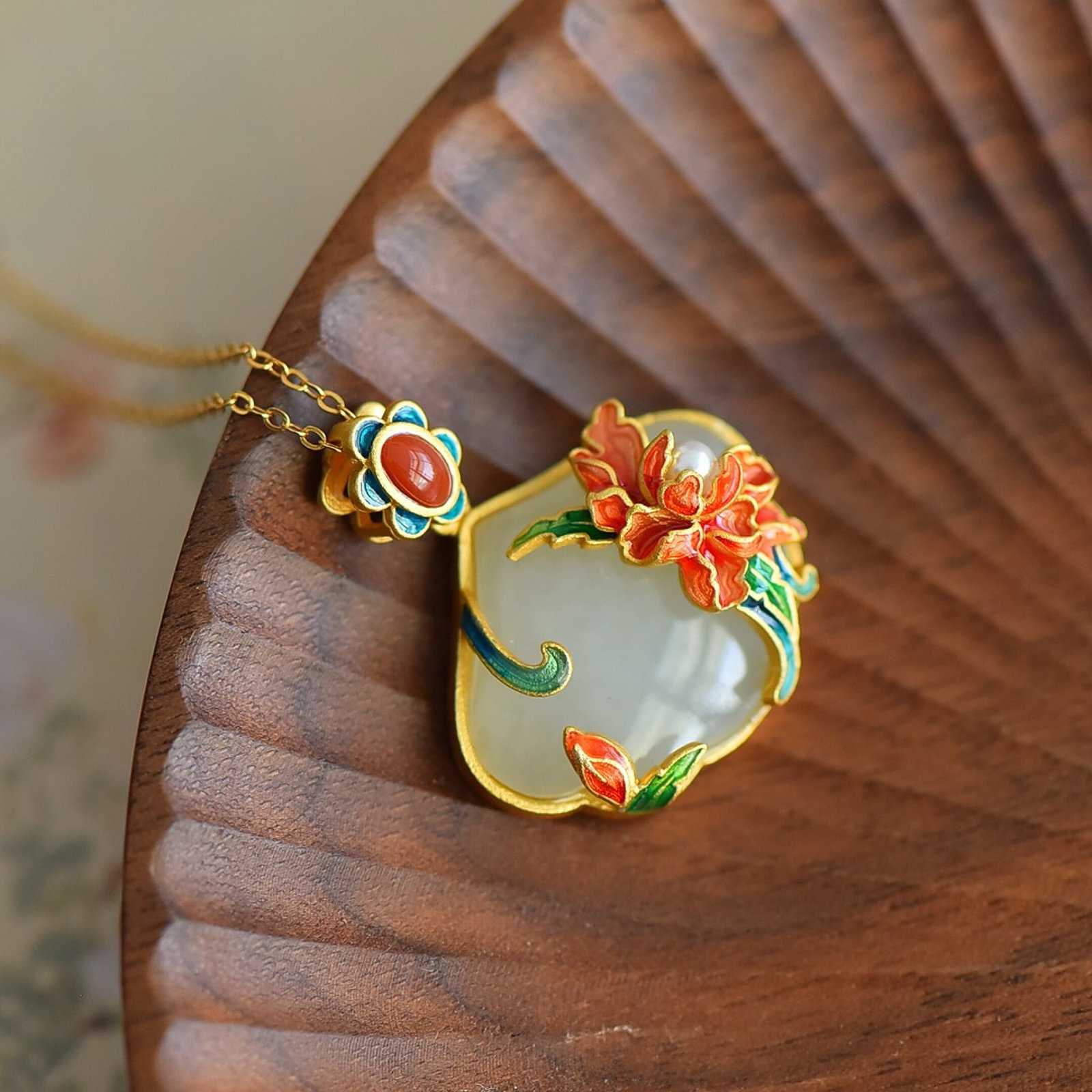 An Exquisite Sterling Silver-Gold Plated Inlaid White Jade Pendant: An Exquisite Sterling Silver-Gold Plated Inlaid White Jade Pendant 纯银镀金镶白玉吊坠