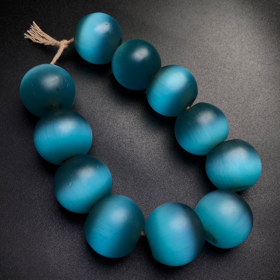 An Exquisite Cat's Eye Bracelets: An Exquisite Cat's Eye Bracelets,Size:19mm 猫眼石手串