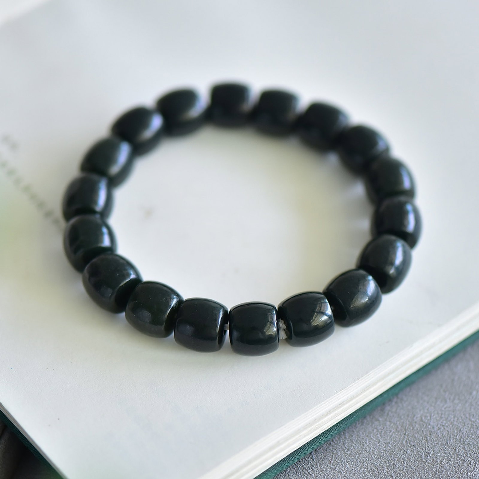 An Exquisite Sapphire Bracelets: An Exquisite Sapphire Bracelets,Size:11mmx12mm 寓意:路路通,犹如人生的康庄大道,直通成功௚