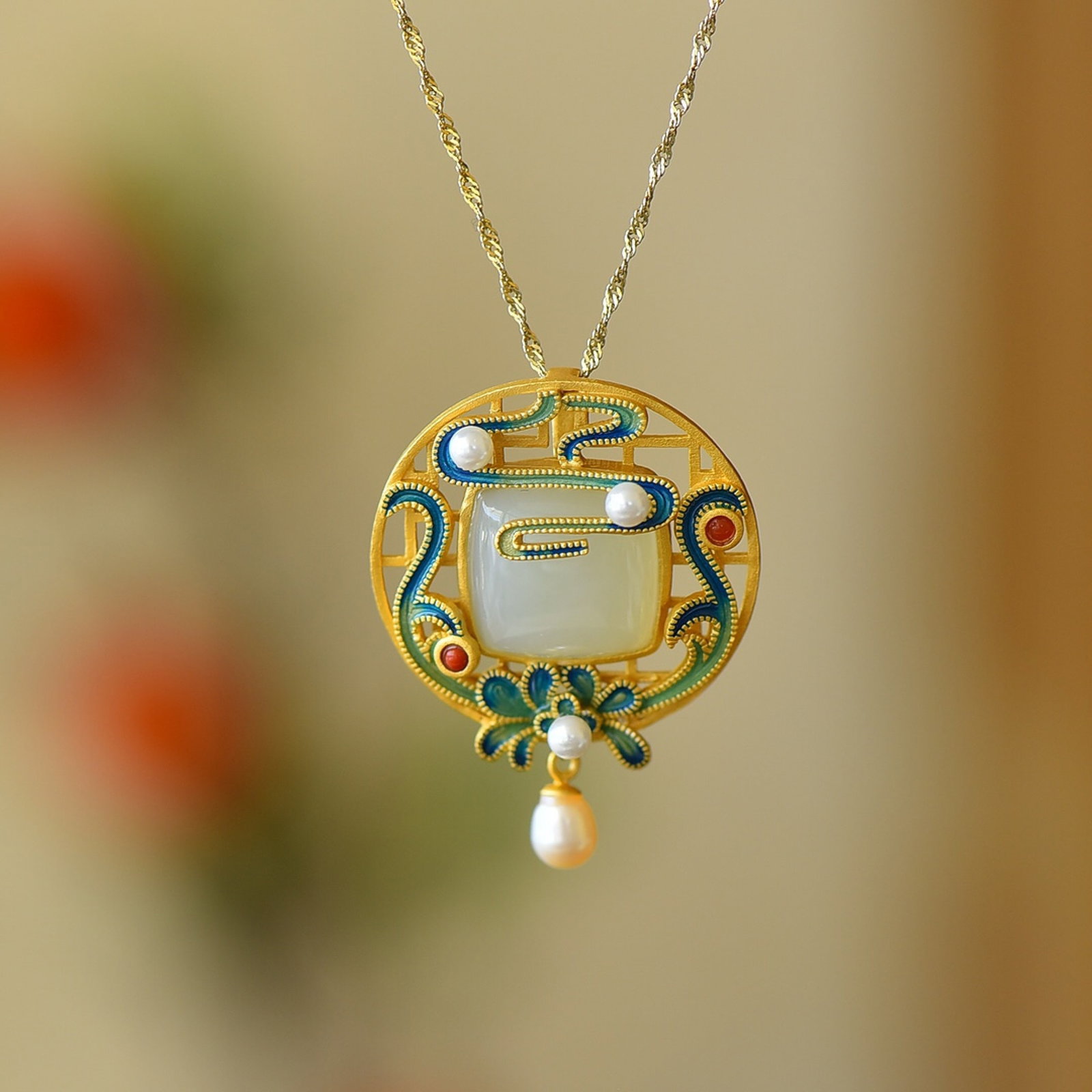 An Exquisite Sterling Silver-Gold Plated Inlaid White Jade Enamel Pendant,Inlaid Pearl: An Exquisite Sterling Silver-Gold Plated Inlaid White Jade Enamel Pendant,Inlaid Pearl,Size:14mmx14mm