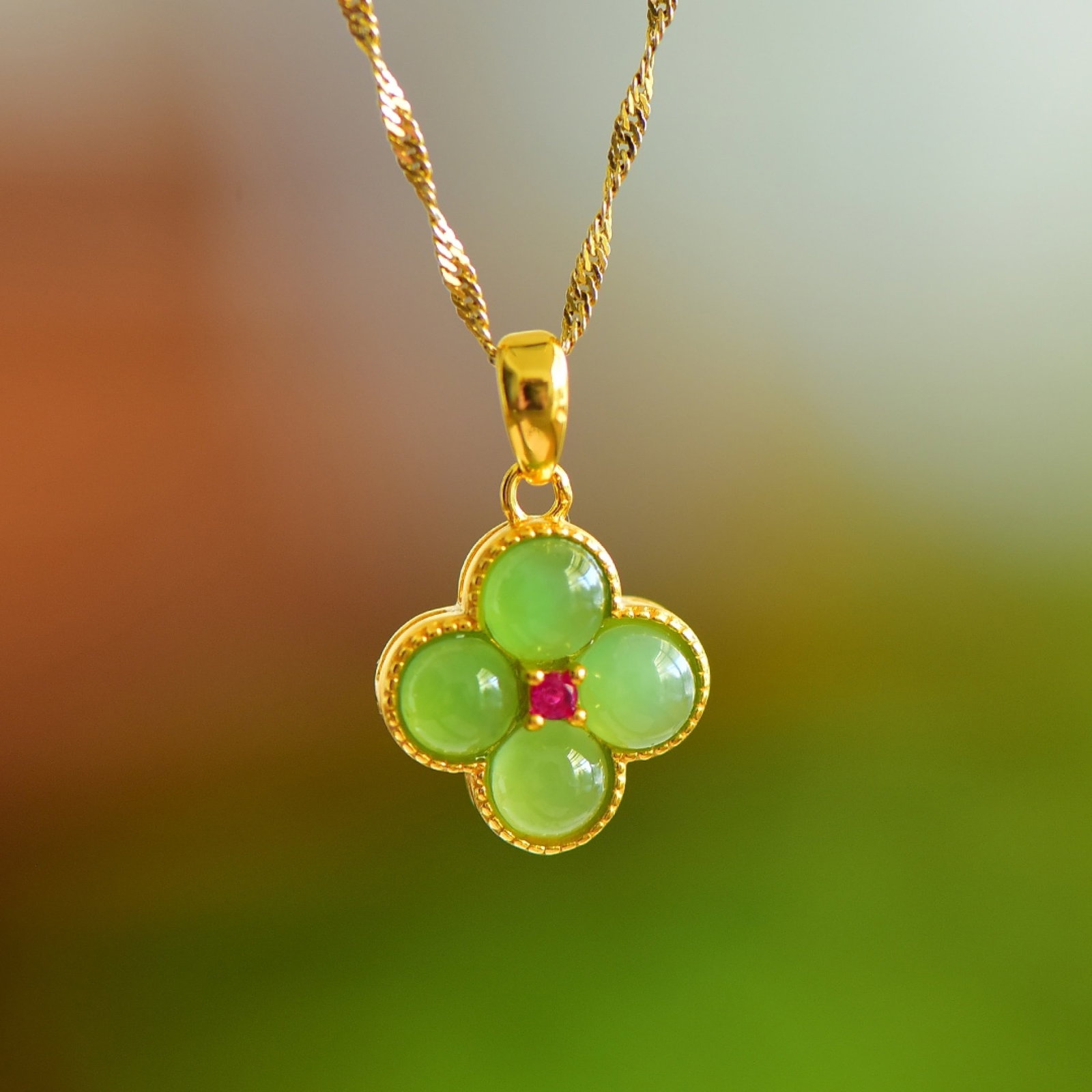 An Exquisite Sterling Silver-Gold Plated Inlaid Jasper Pendant: An Exquisite Sterling Silver-Gold Plated Inlaid Jasper Pendant 纯银镀金镶碧玉吊坠