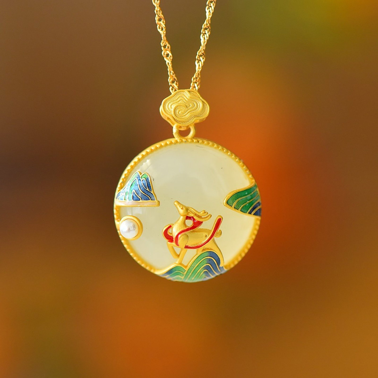An Exquisite Sterling Silver-Gold Plated Inlaid White Jade Pendant: An Exquisite Sterling Silver-Gold Plated Inlaid White Jade Pendant,Size:20mmx20mm 纯银镀金镶白玉吊坠