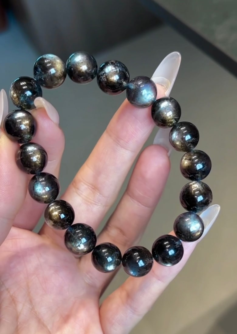 An Exquisite Aquamarine Bracelets: An Exquisite Aquamarine Bracelets,Size:11.5mm,Weight:36.5g 海蓝宝手串