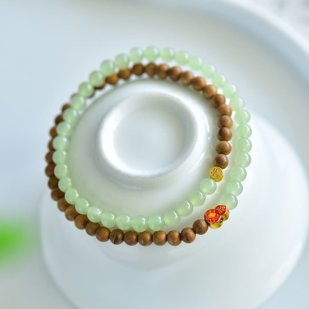 An Exquisite Greenish Jade Eaglewood Bracelets: An Exquisite Greenish Jade Eaglewood Bracelets,Size:6mmx76mm 青白玉沉香木手串