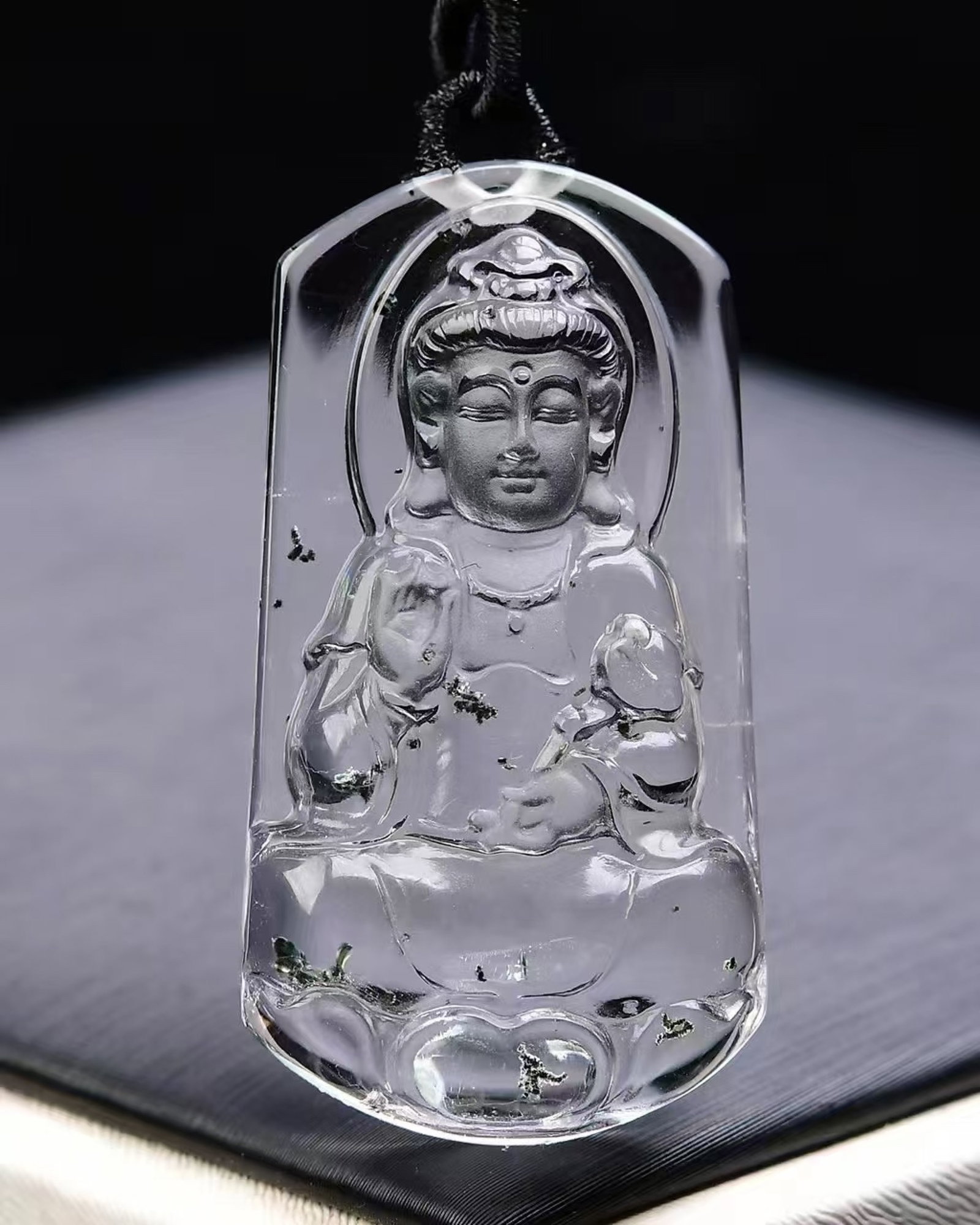 An Exquisite Crystal Statue of Avalokitesvara Pattern Pendant: An Exquisite Crystal Statue of Avalokitesvara Pattern Pendant,Size:42mmx23mmx8mm,Weight:19g 水晶观音像纹吊坠