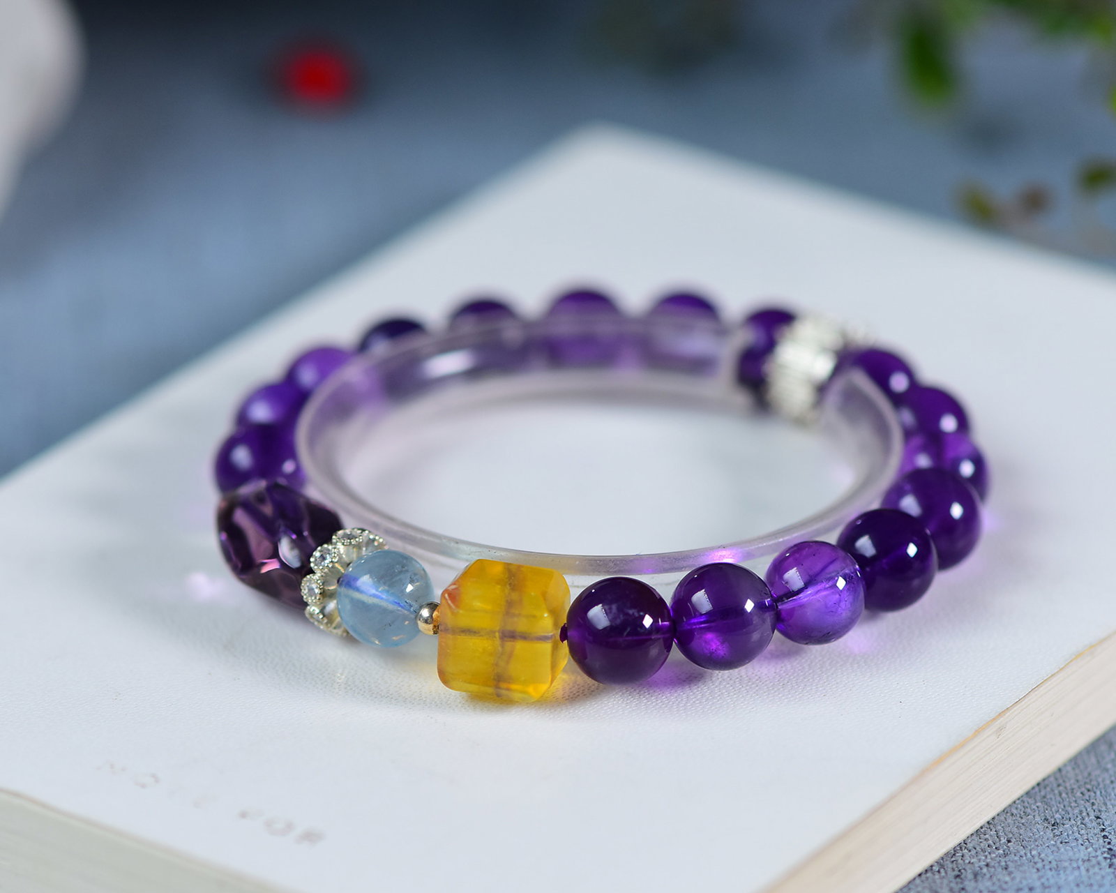 An Exquisite Crystal Bracelets: An Exquisite Crystal Bracelets,Size:9.8mm,Weight:30g 水晶手链 寓意:招好人缘结生意缘�� 招财