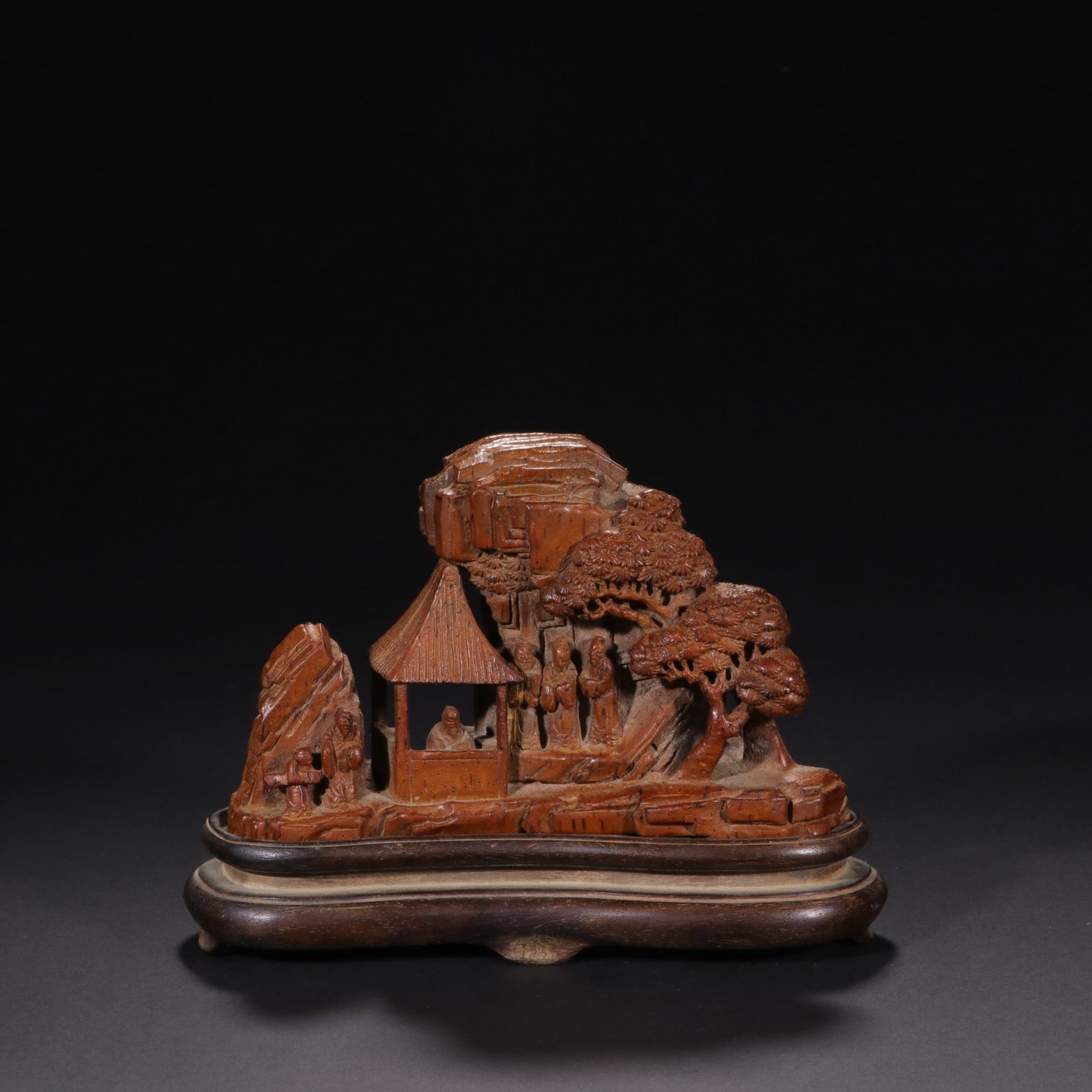 A Exquisite Bamboo Figures Ornament: A Exquisite Bamboo Figures Ornament,Qing Dynasty, China,Size:4.3inx5.7in 竹雕人物摆件,中国清代