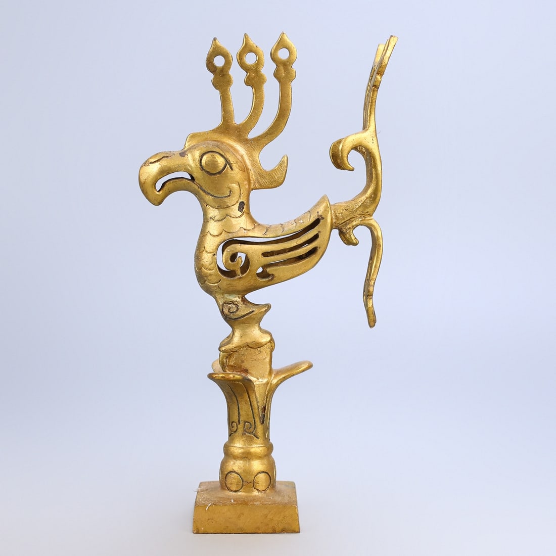 A Exquisite Gilt Bronze Bird Ornament: A Exquisite Gilt Bronze Bird Ornament,Ancient Time, China,Size:9.1inx4.7in,Weight:660g 铜鎏金鸟摆件,远古时期