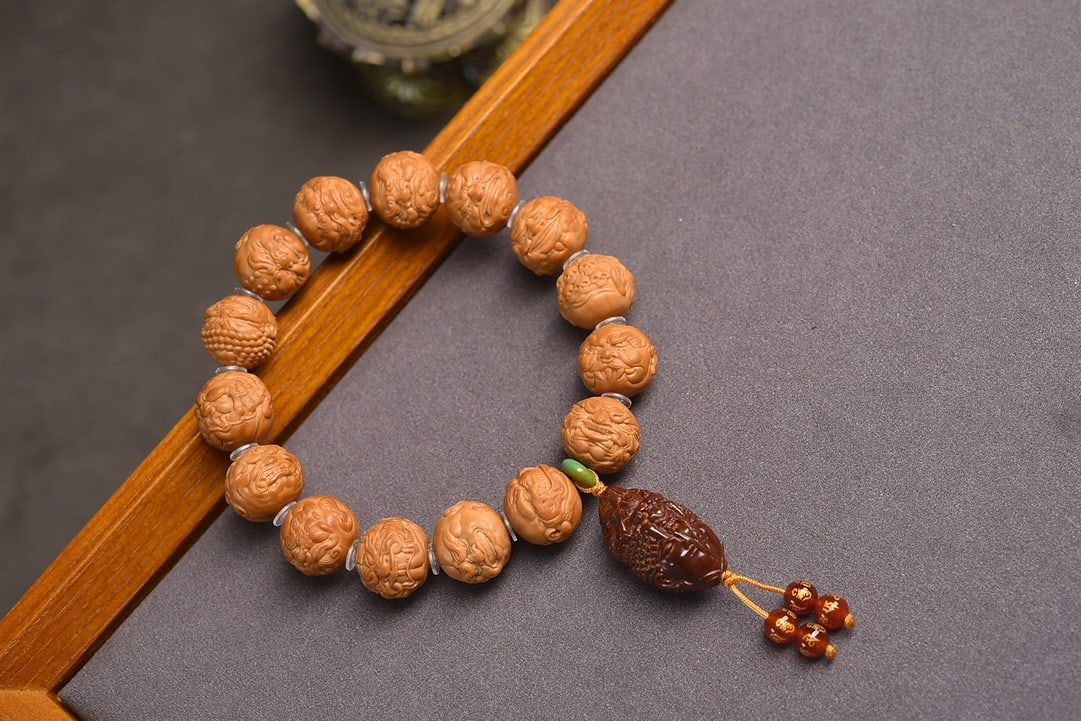 A Exquisite WalnutBracelet - 2