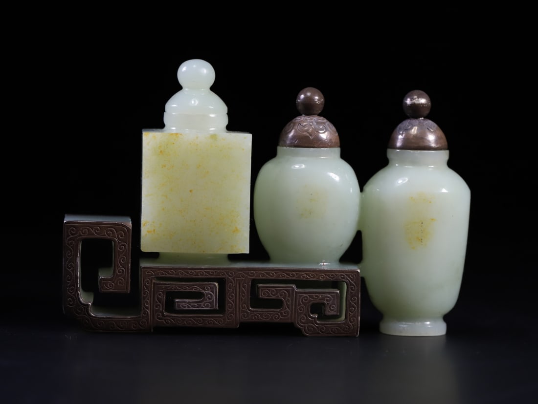 A Exquisite Hotan Jade Silver-Wrapped Vase Ornament: A Exquisite Hotan Jade Silver-Wrapped Vase Ornament,Qing Dynasty, China,Size:4.6inx1inx3in,Weight:204g 和田玉包银瓶摆件,中国清代