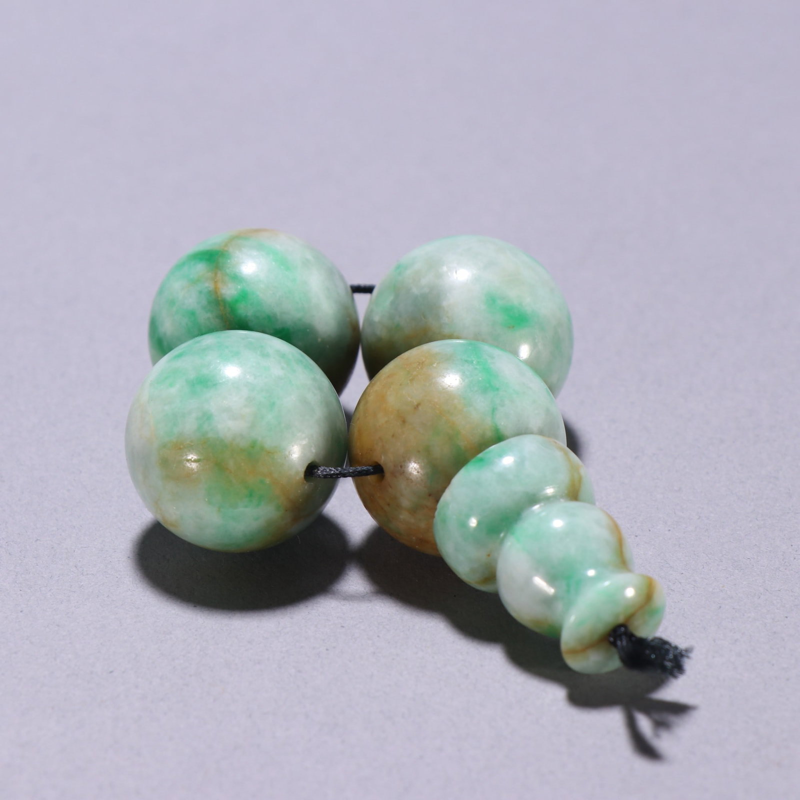A Exquisite Jadeite Accessories: A Exquisite Jadeite Accessories,Qing Dynasty, China,Size:1in,Weight:120.5g 翡翠配饰,中国清代