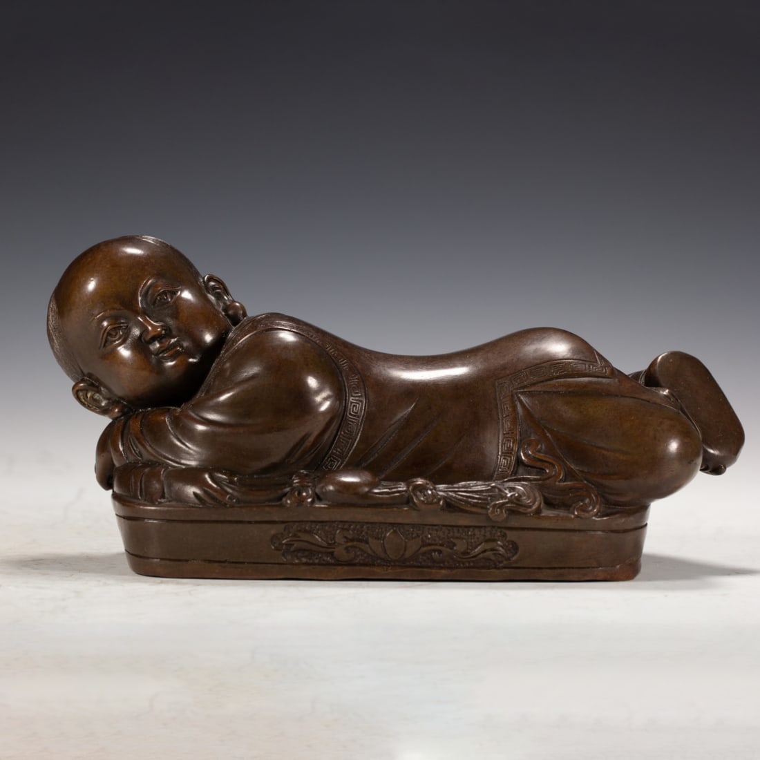 A Exquisite Coppery Figures Ornament: A Exquisite Coppery Figures Ornament,Qing Dynasty, China,Size:8.7inx4.3inx3.9in,Weight:1750g 铜人物摆件,中国清代