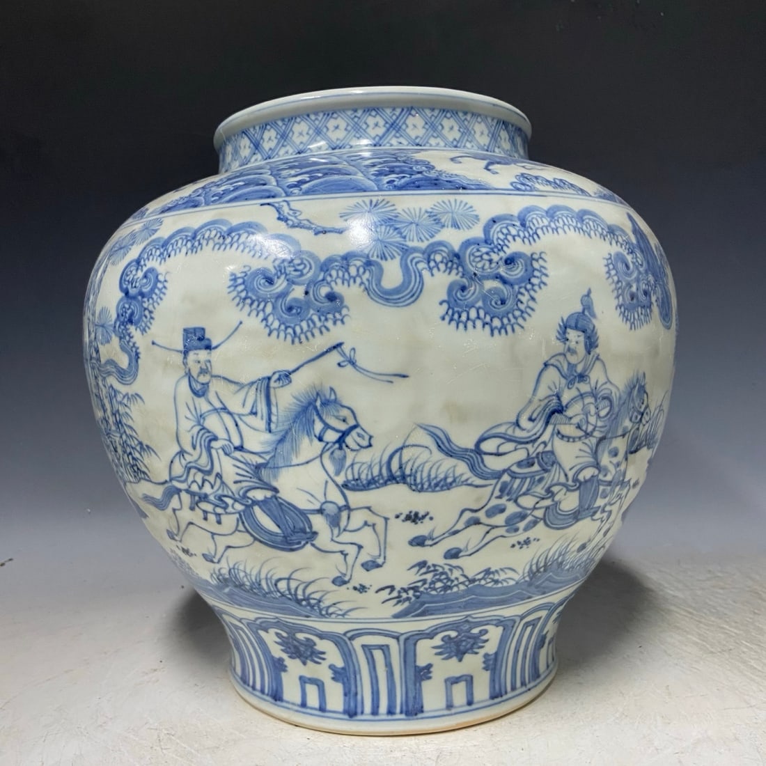A Exquisite Blue and White Figures Pattern Jar - 4