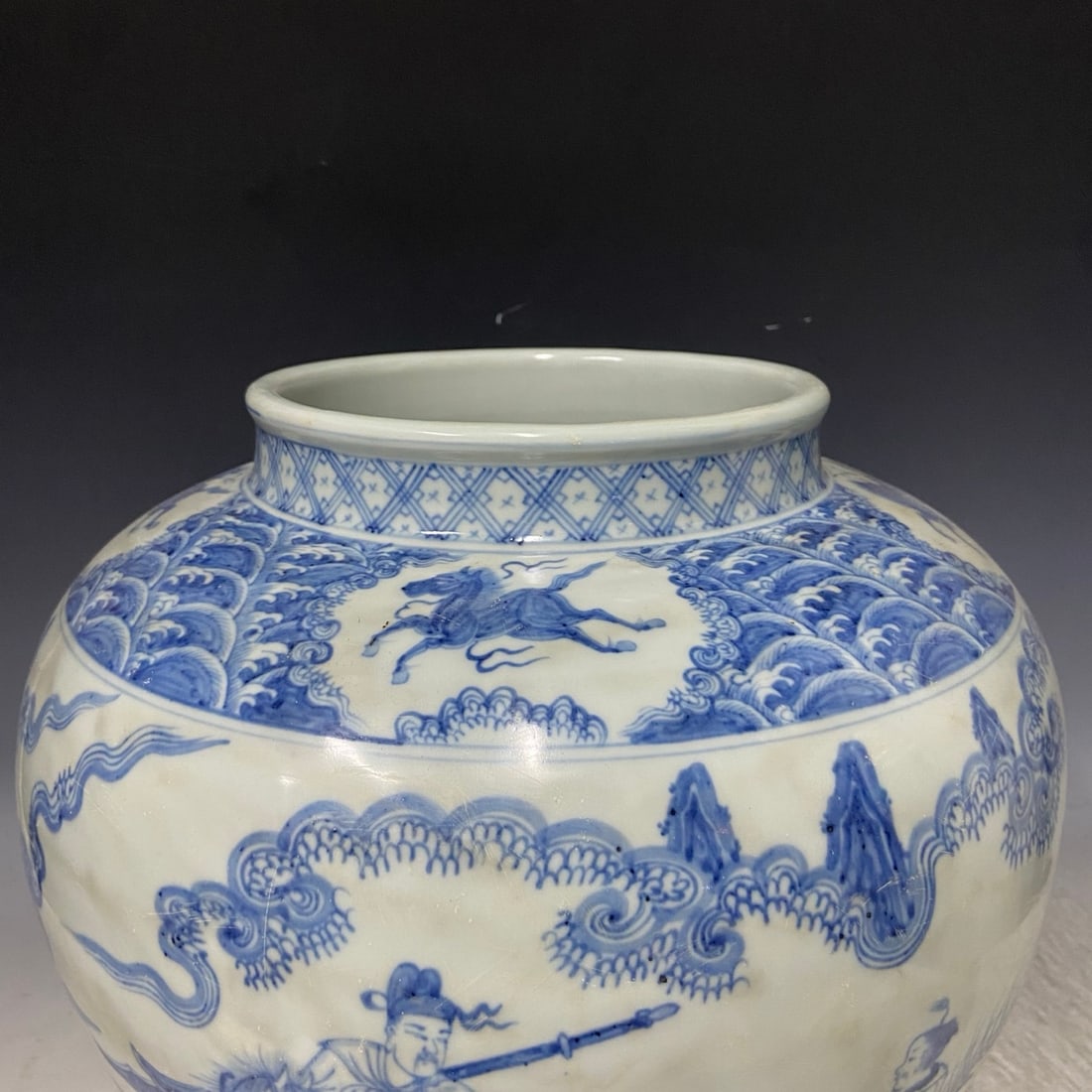A Exquisite Blue and White Figures Pattern Jar - 5