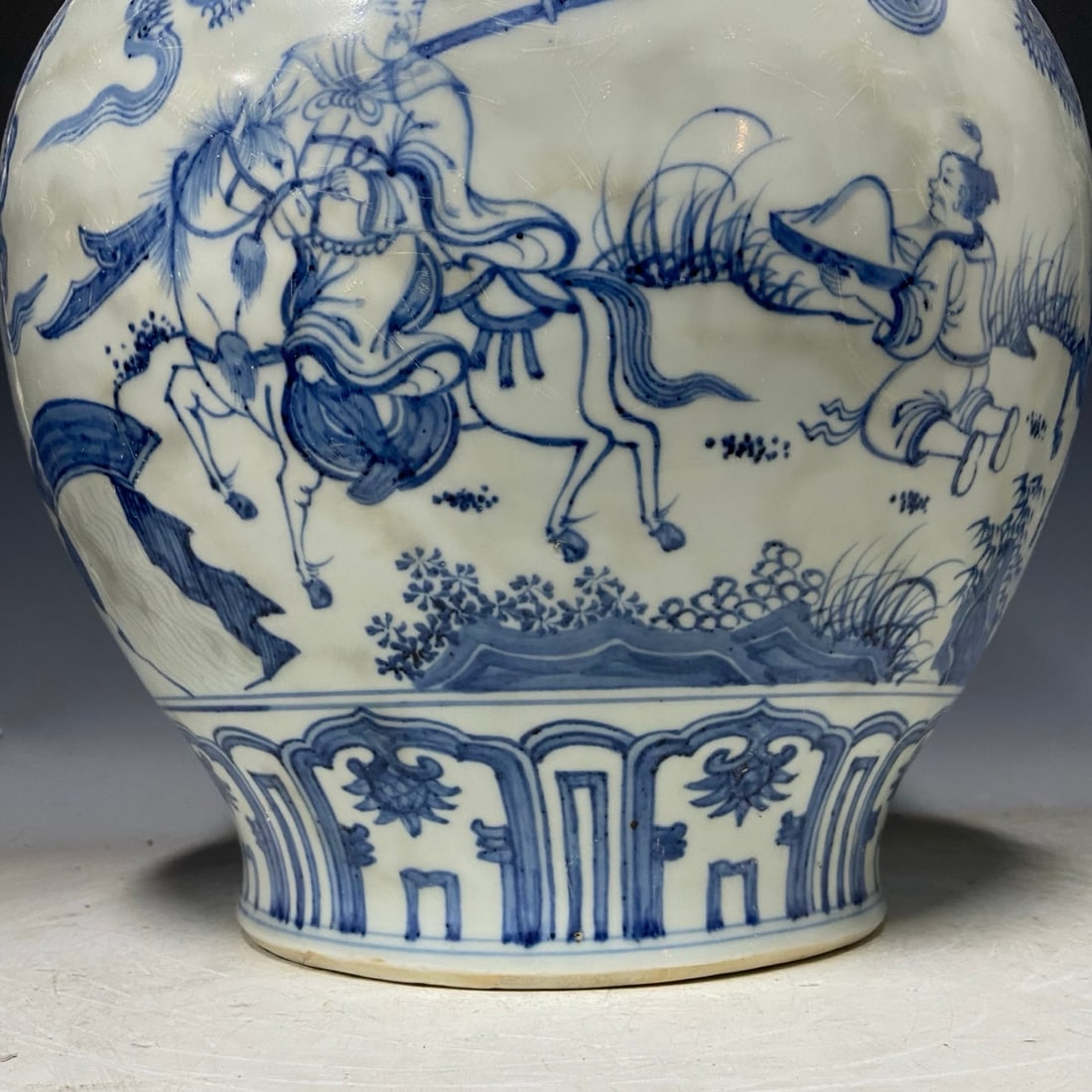 A Exquisite Blue and White Figures Pattern Jar - 6