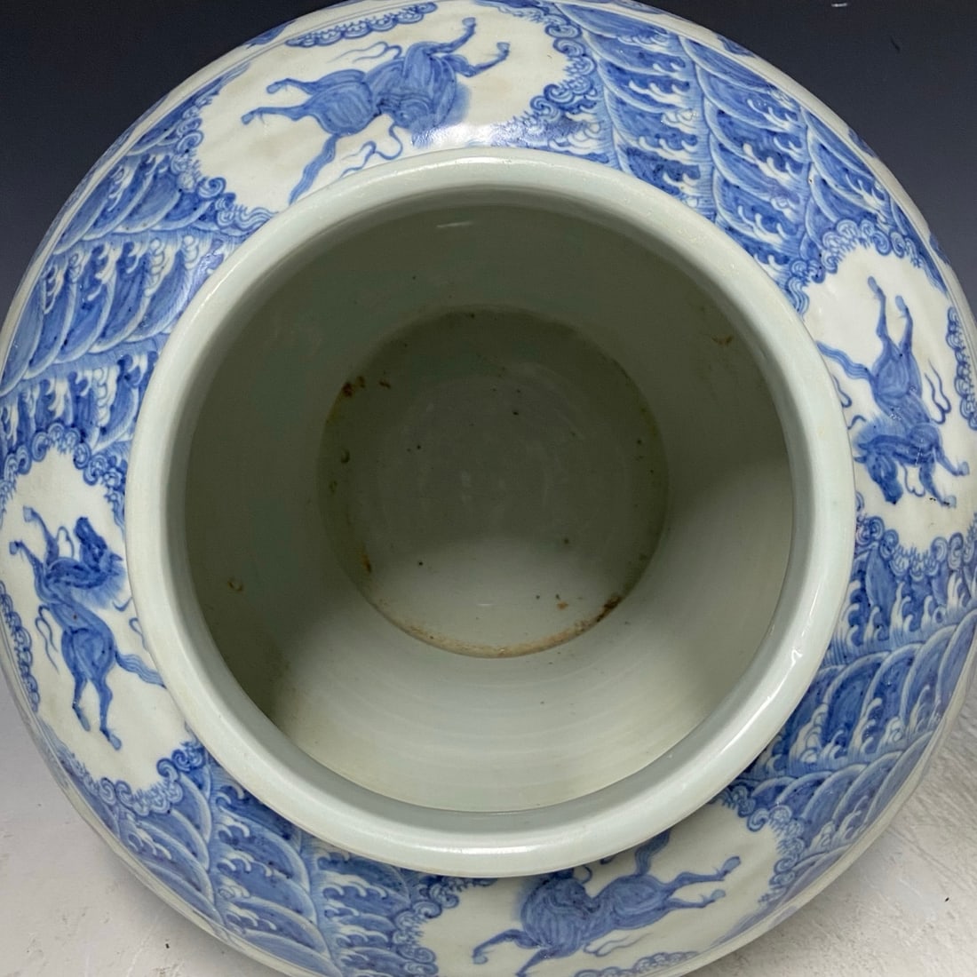 A Exquisite Blue and White Figures Pattern Jar - 8
